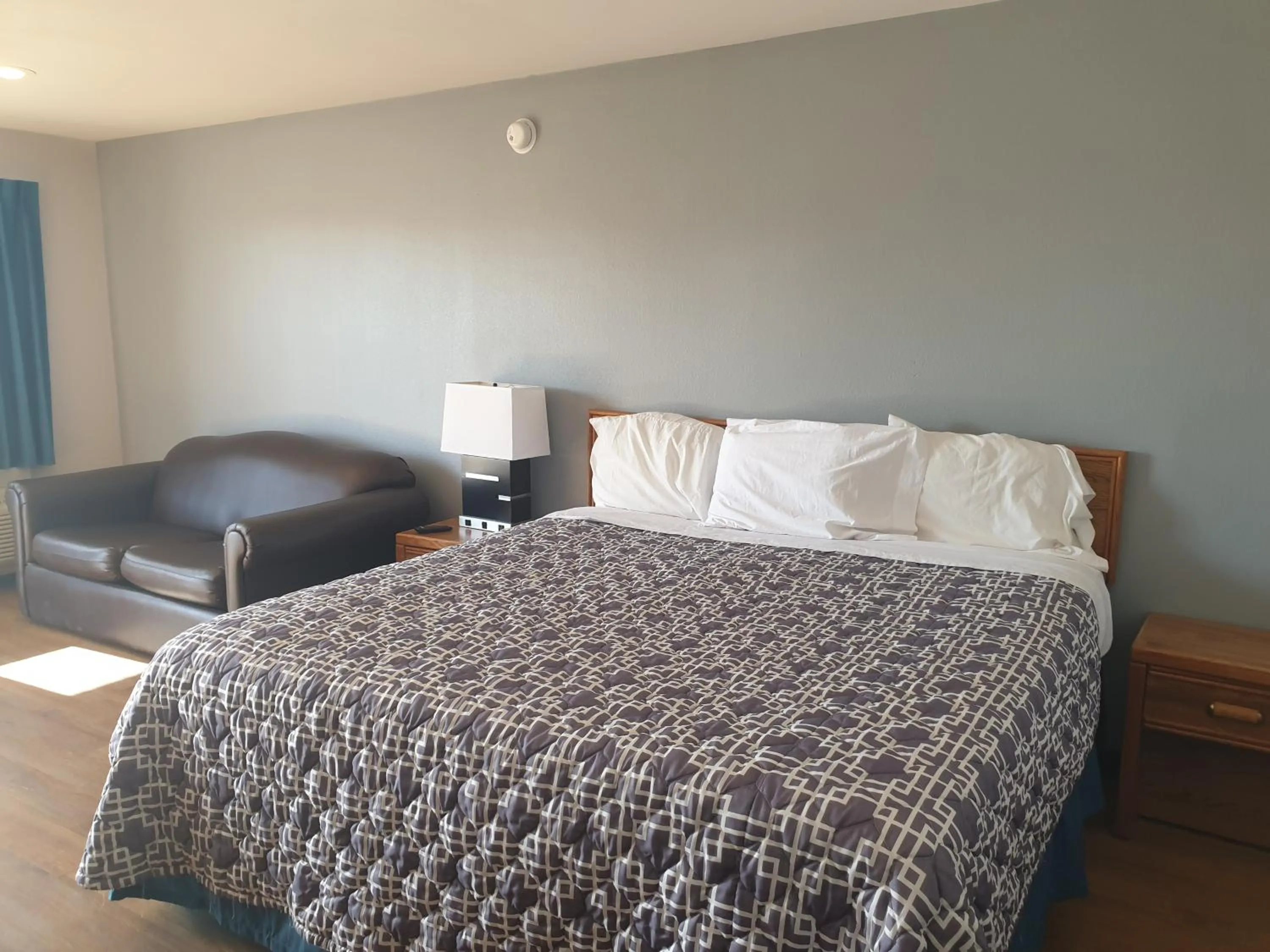 Bed in Riata Inn - Marfa