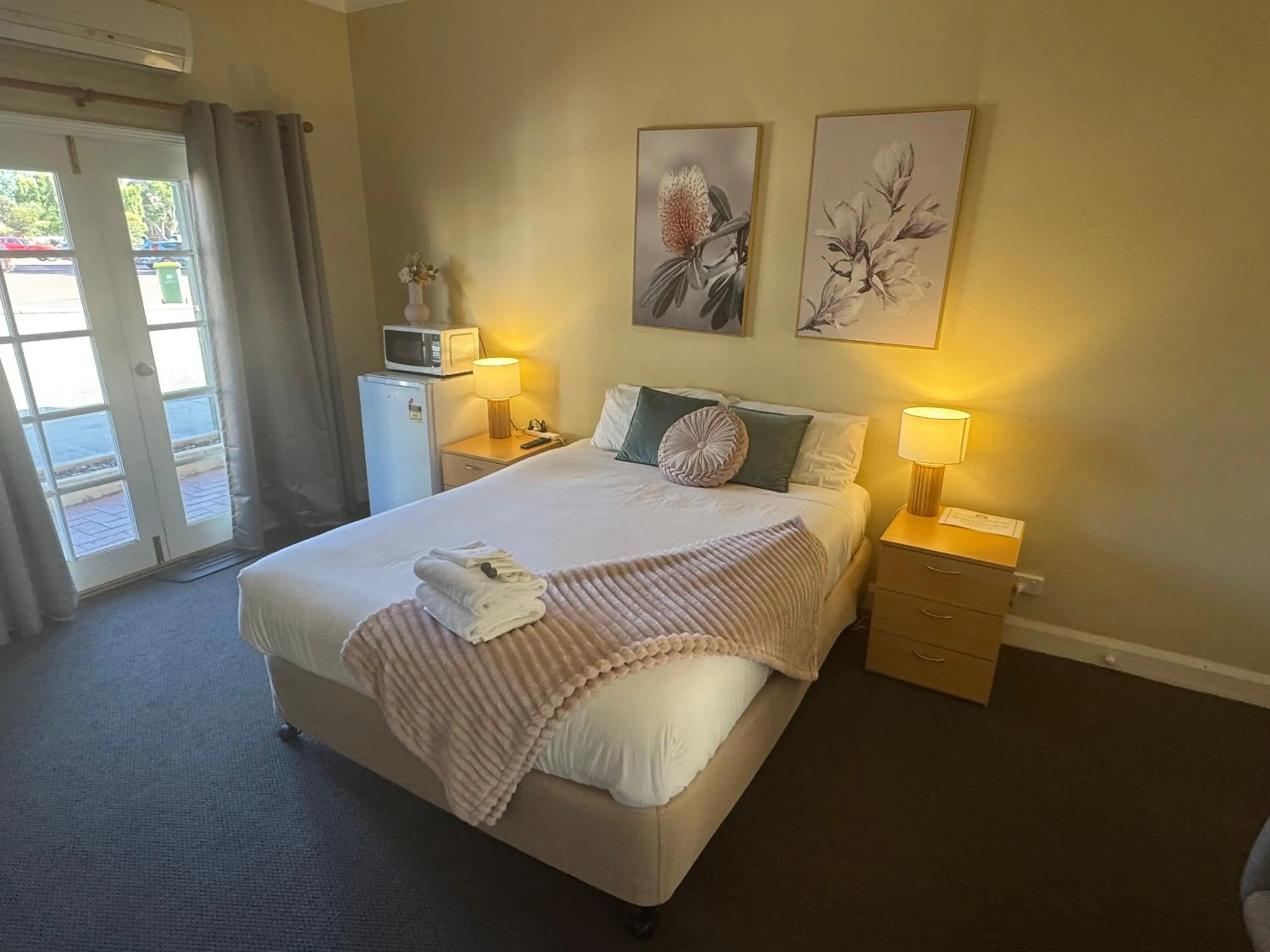 Queen Room - Disability Access in Settlers House York