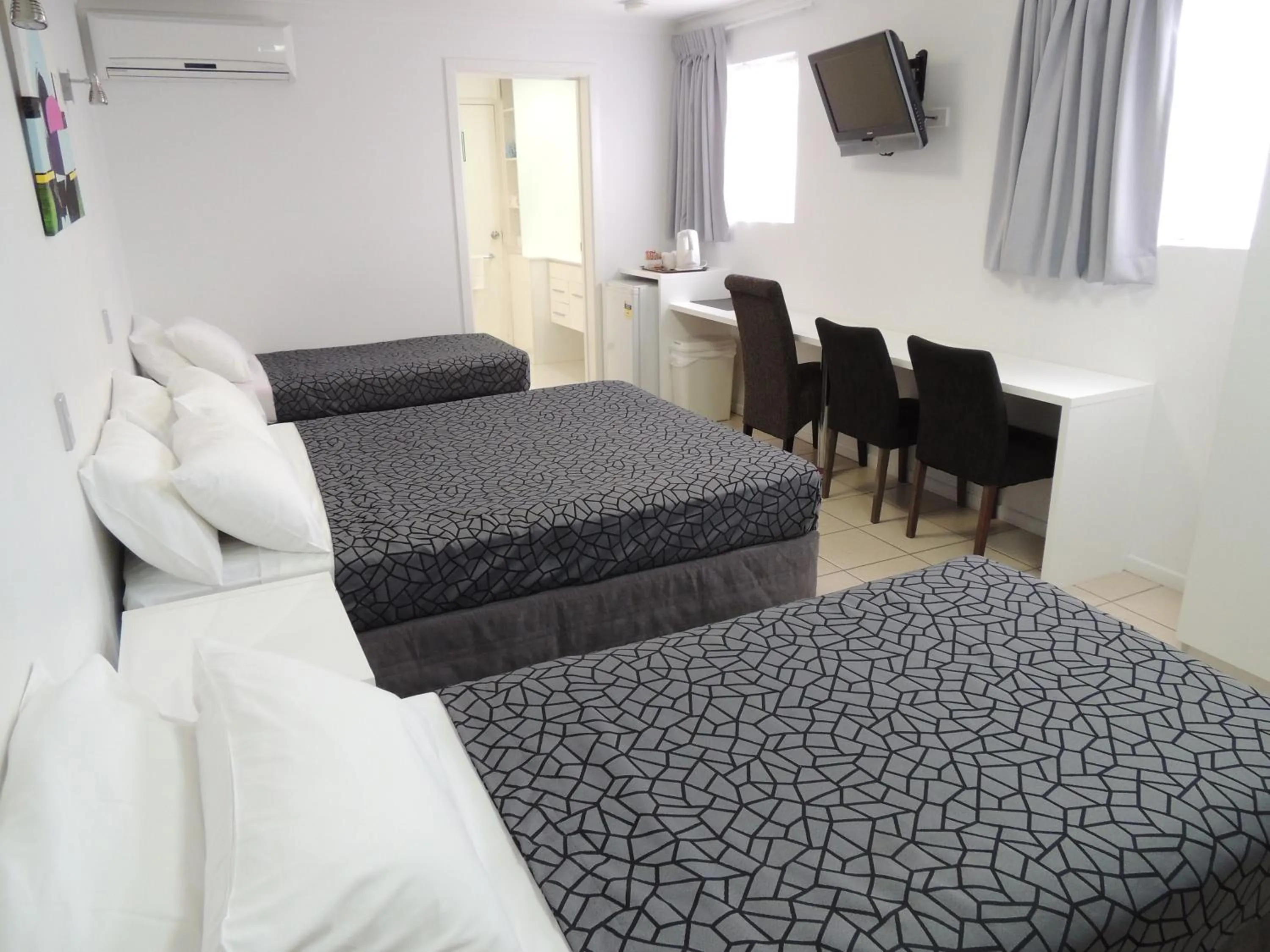 Bed in Park View Motel