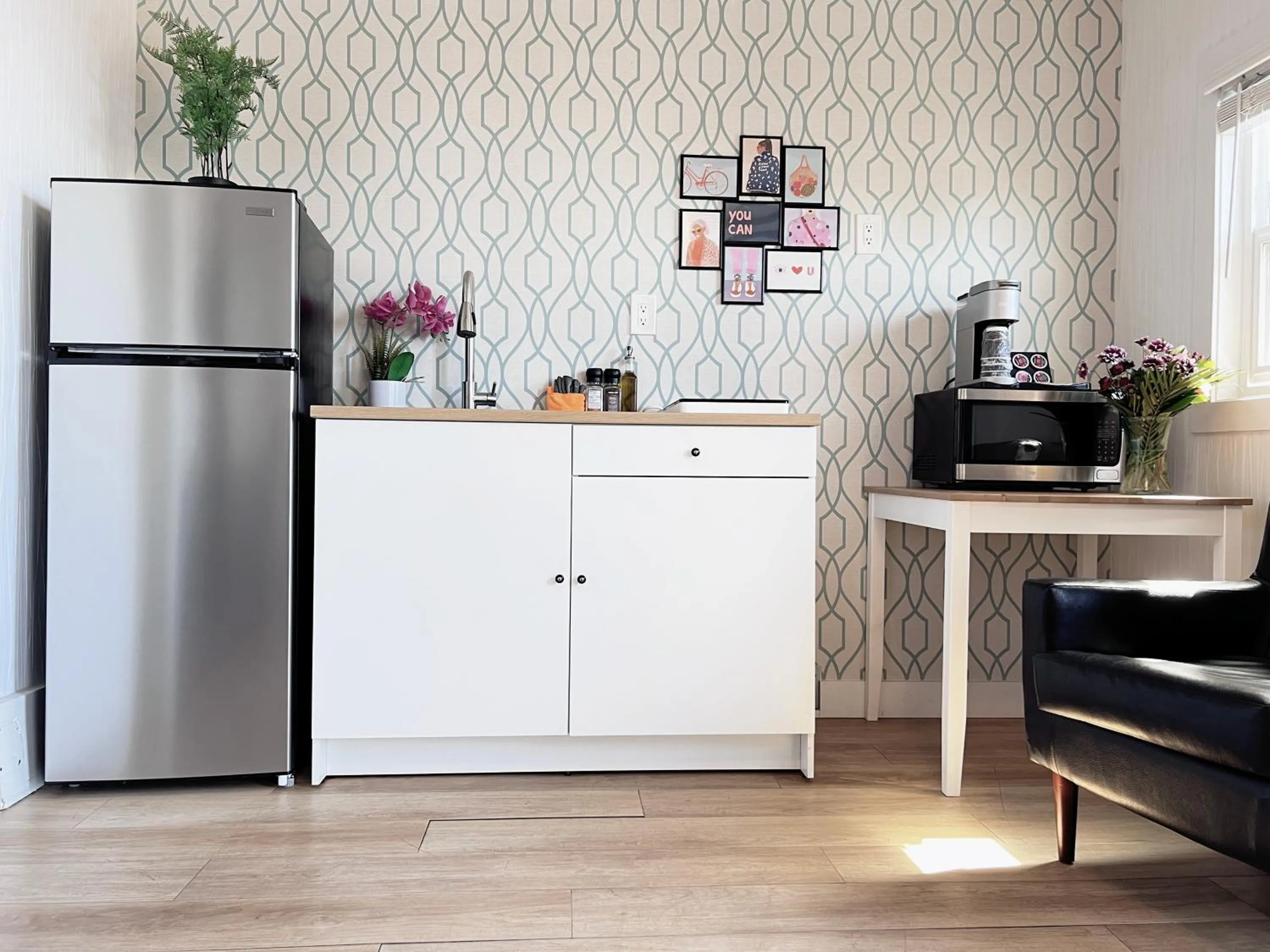 Kitchen or kitchenette in Oceanside Villas