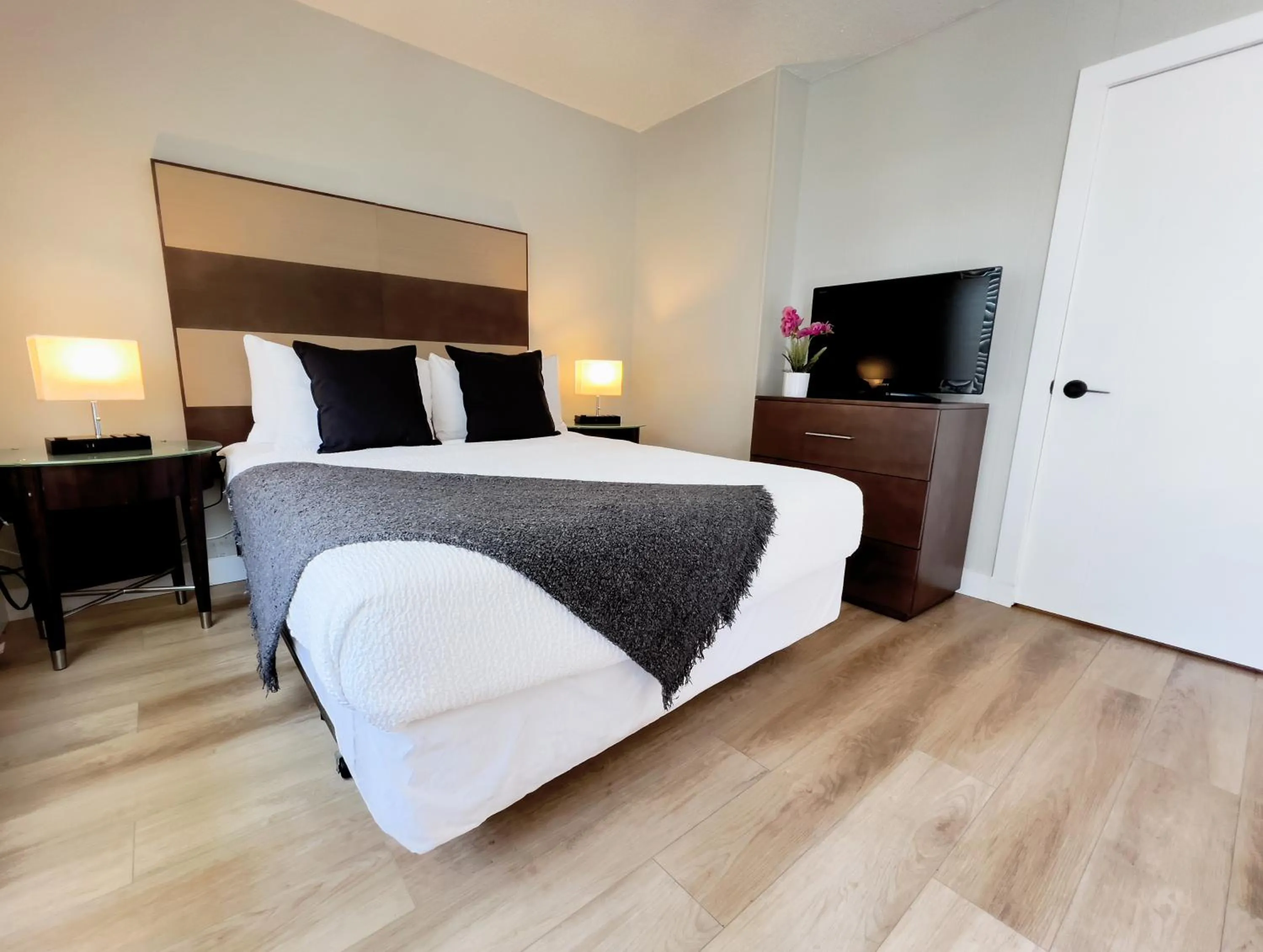Bedroom, Bed in Oceanside Villas