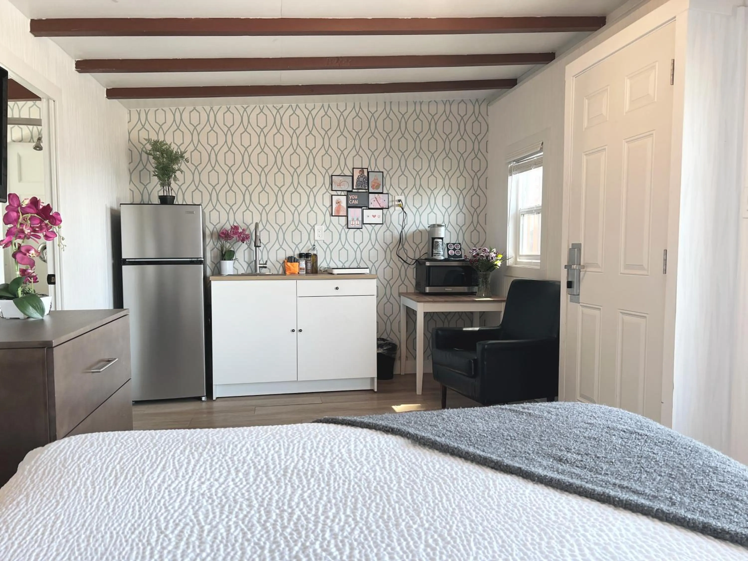 Kitchen or kitchenette in Oceanside Villas