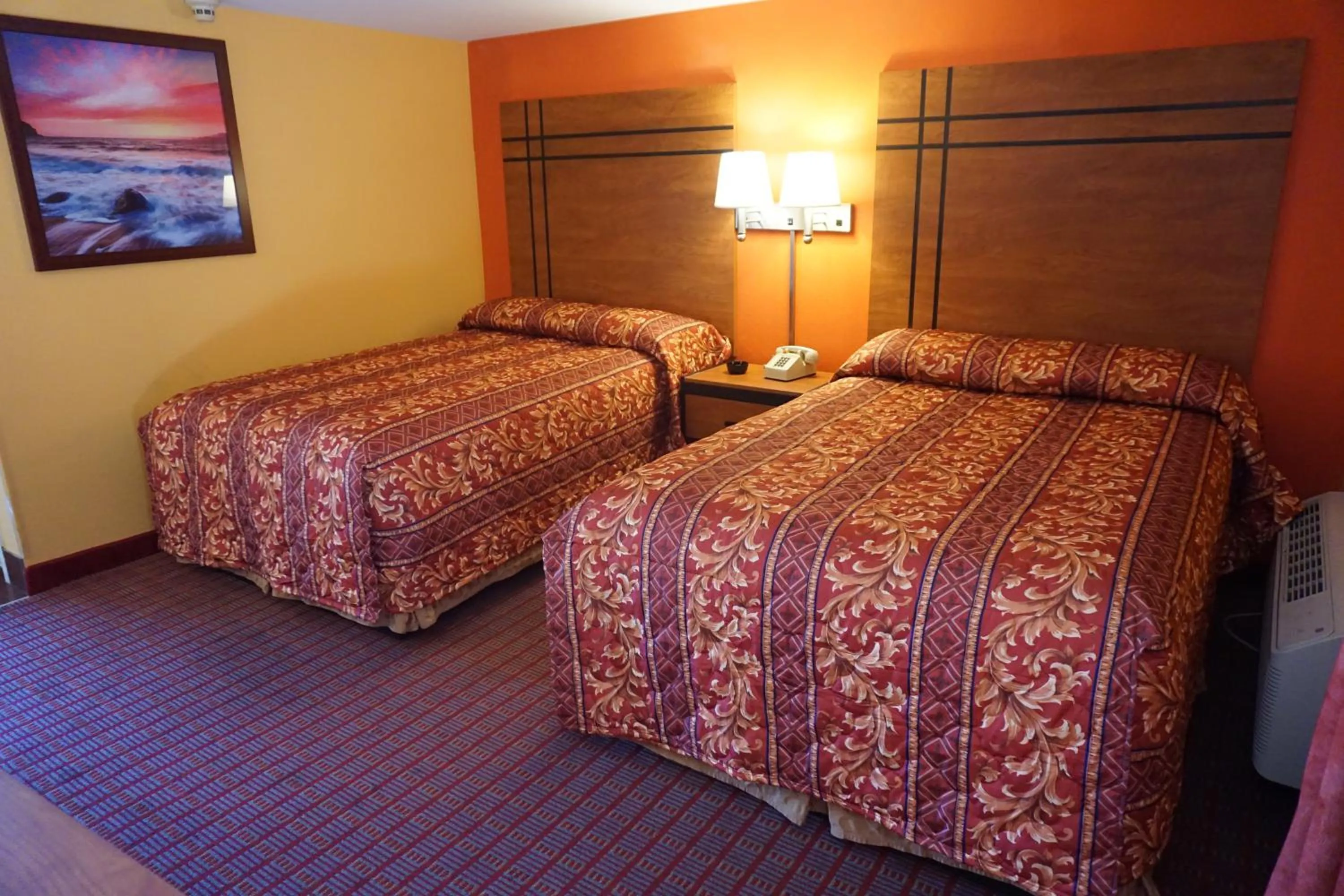 Bed in Rodeway Inn