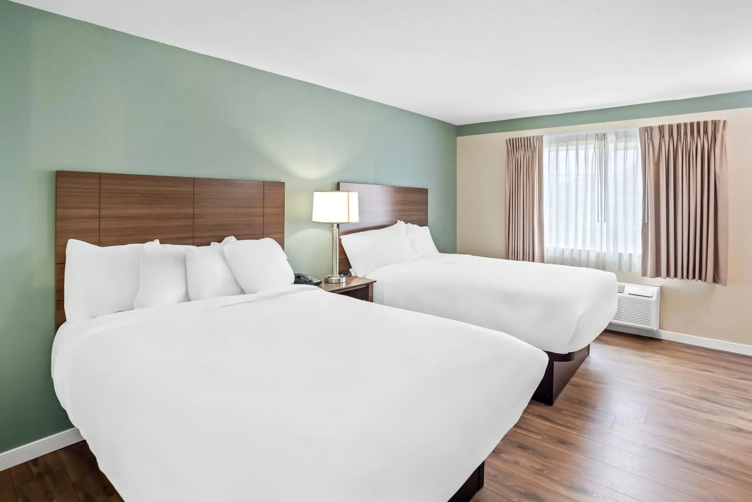 Two Queen Beds Non Smoking in GuestHouse Inn & Suites Kelso/Longview Two Queen Beds Non Smoking in GuestHouse Inn & Suites Kelso/Longview