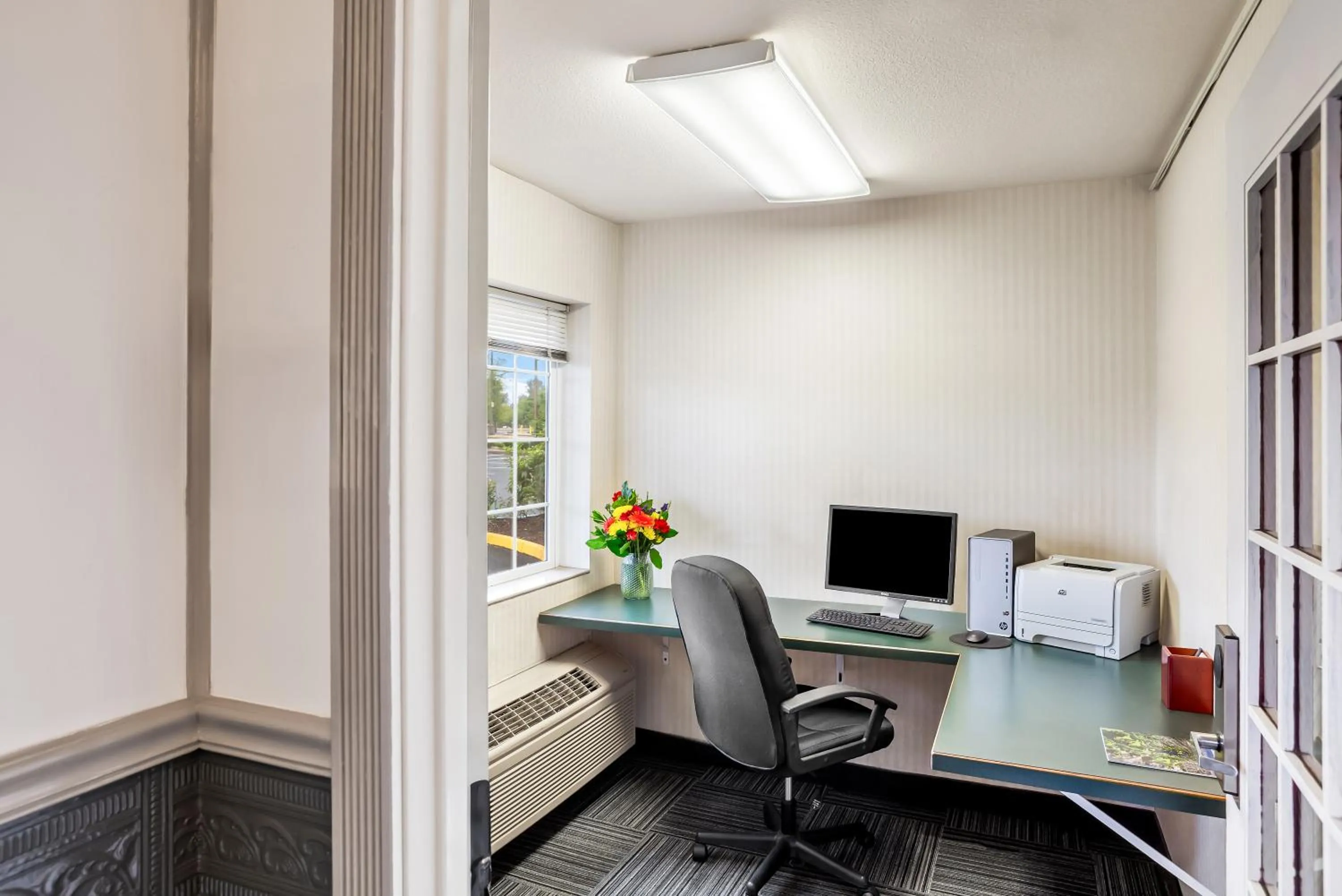 Business facilities in GuestHouse Inn & Suites Kelso/Longview