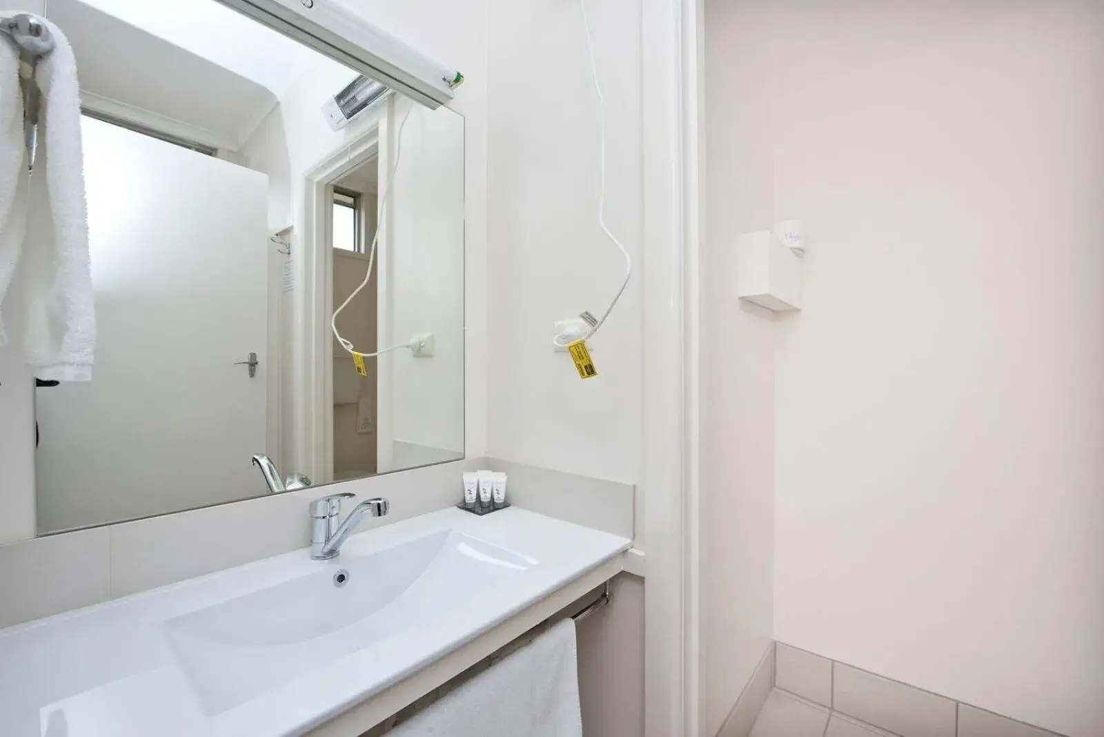 Standard Family Room - single occupancy in Hi Way Eight Motor Inn Standard Family Room - single occupancy in Hi Way Eight Motor Inn