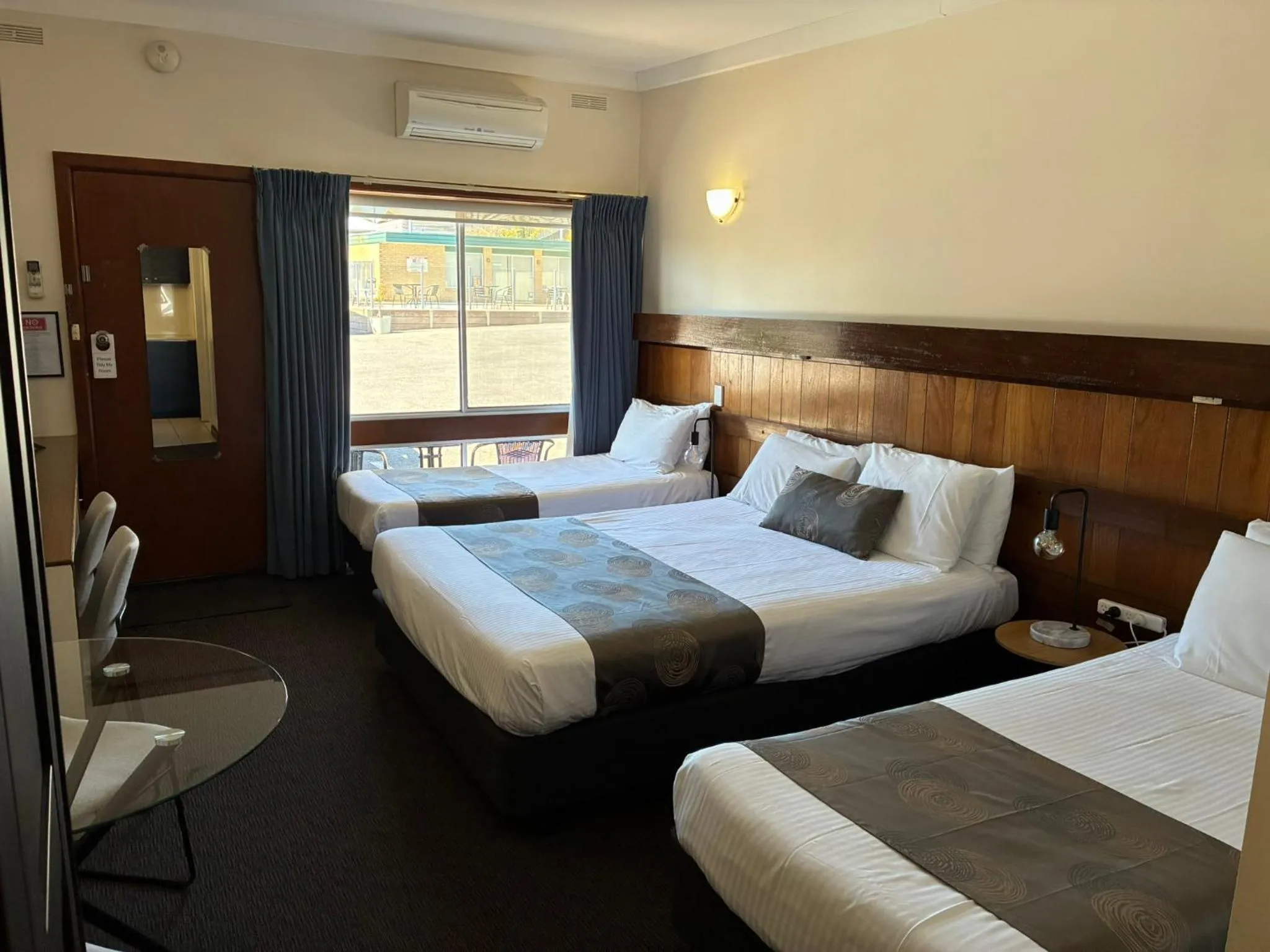 Bedroom, Bed in Hi Way Eight Motor Inn