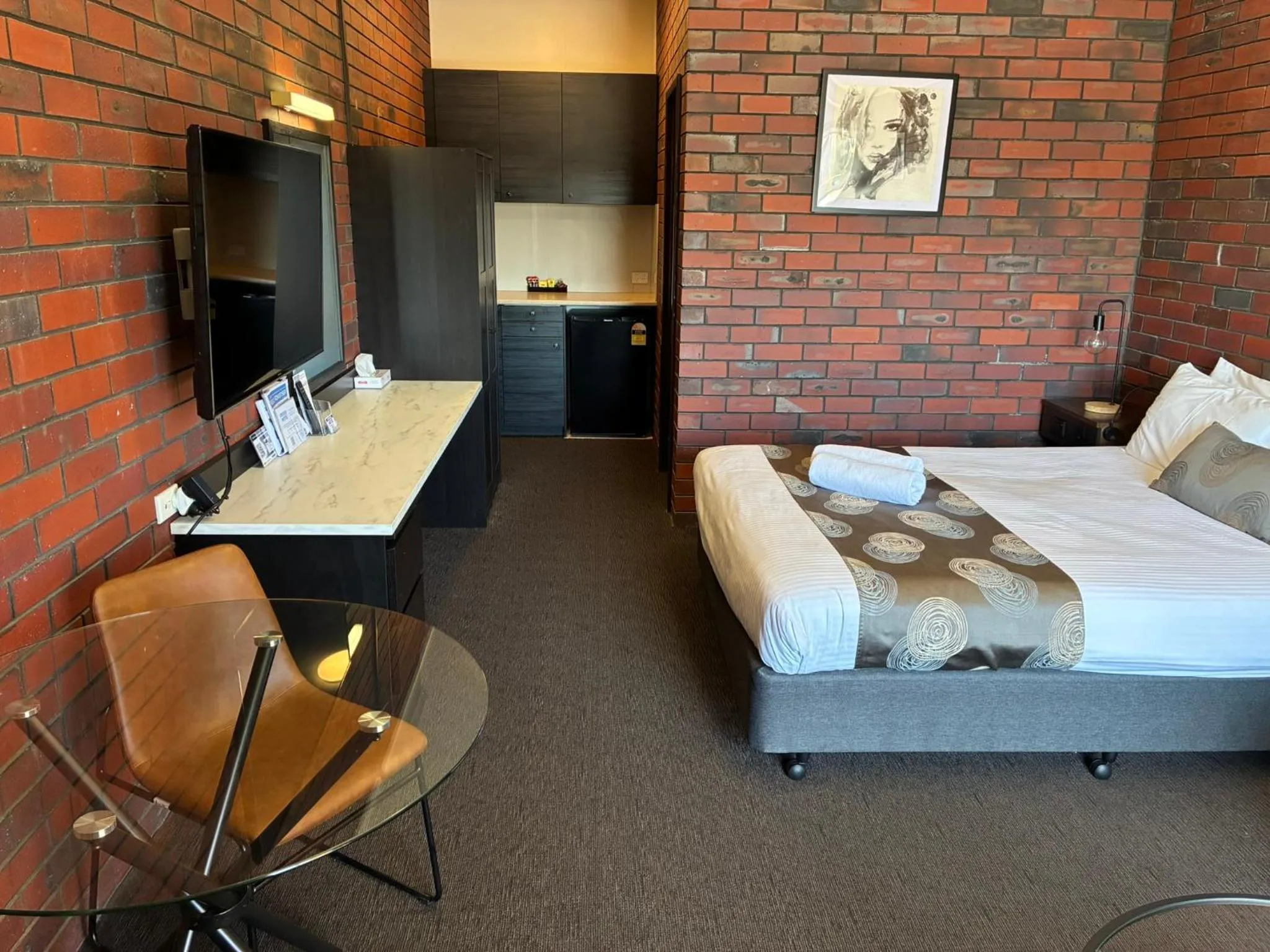 Bedroom, Bed in Hi Way Eight Motor Inn