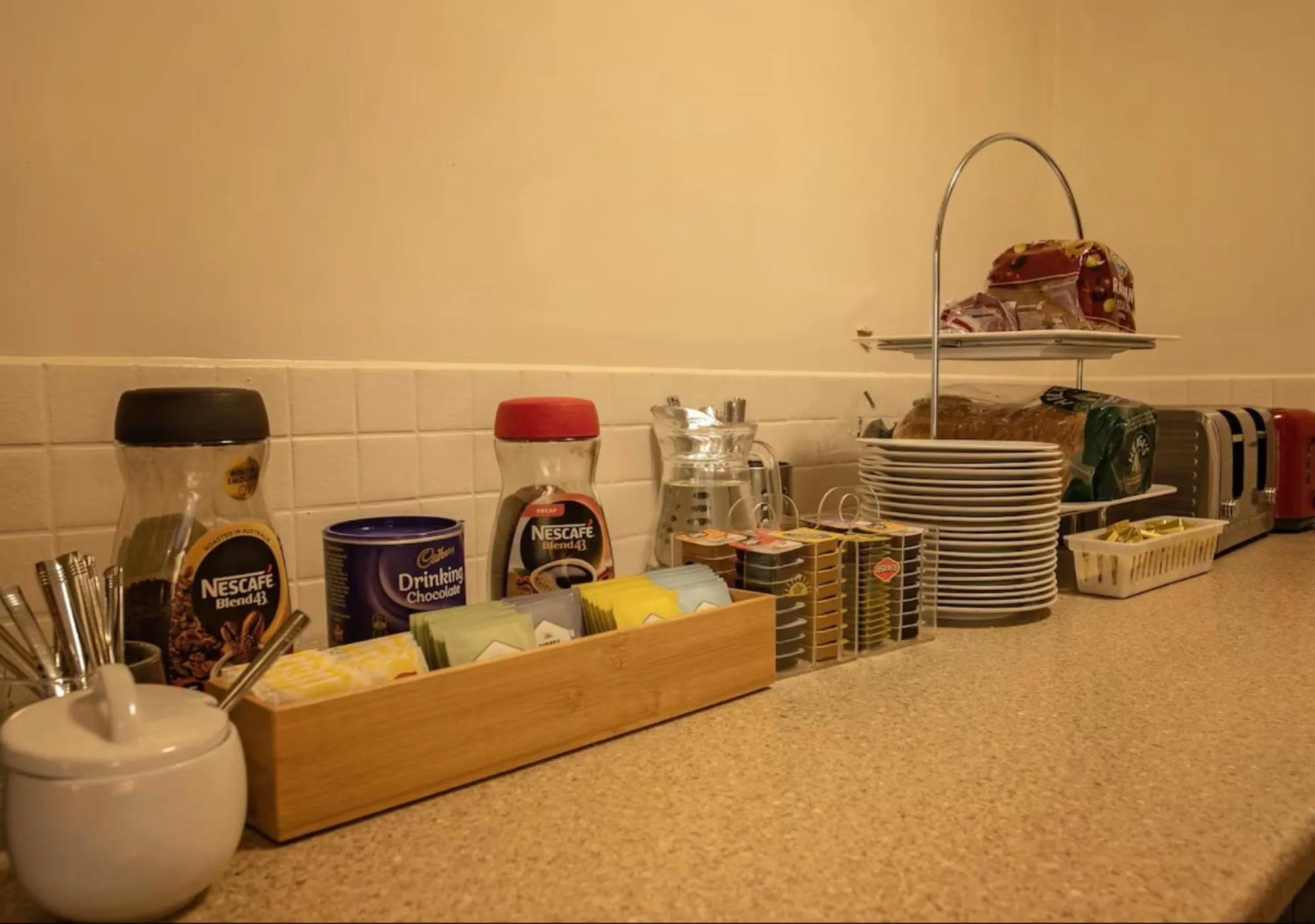 Coffee/tea facilities in Hi Way Eight Motor Inn