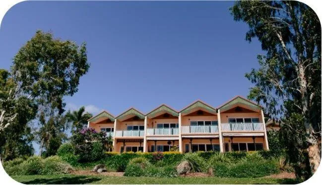 Property building in Tinaroo Lake Resort