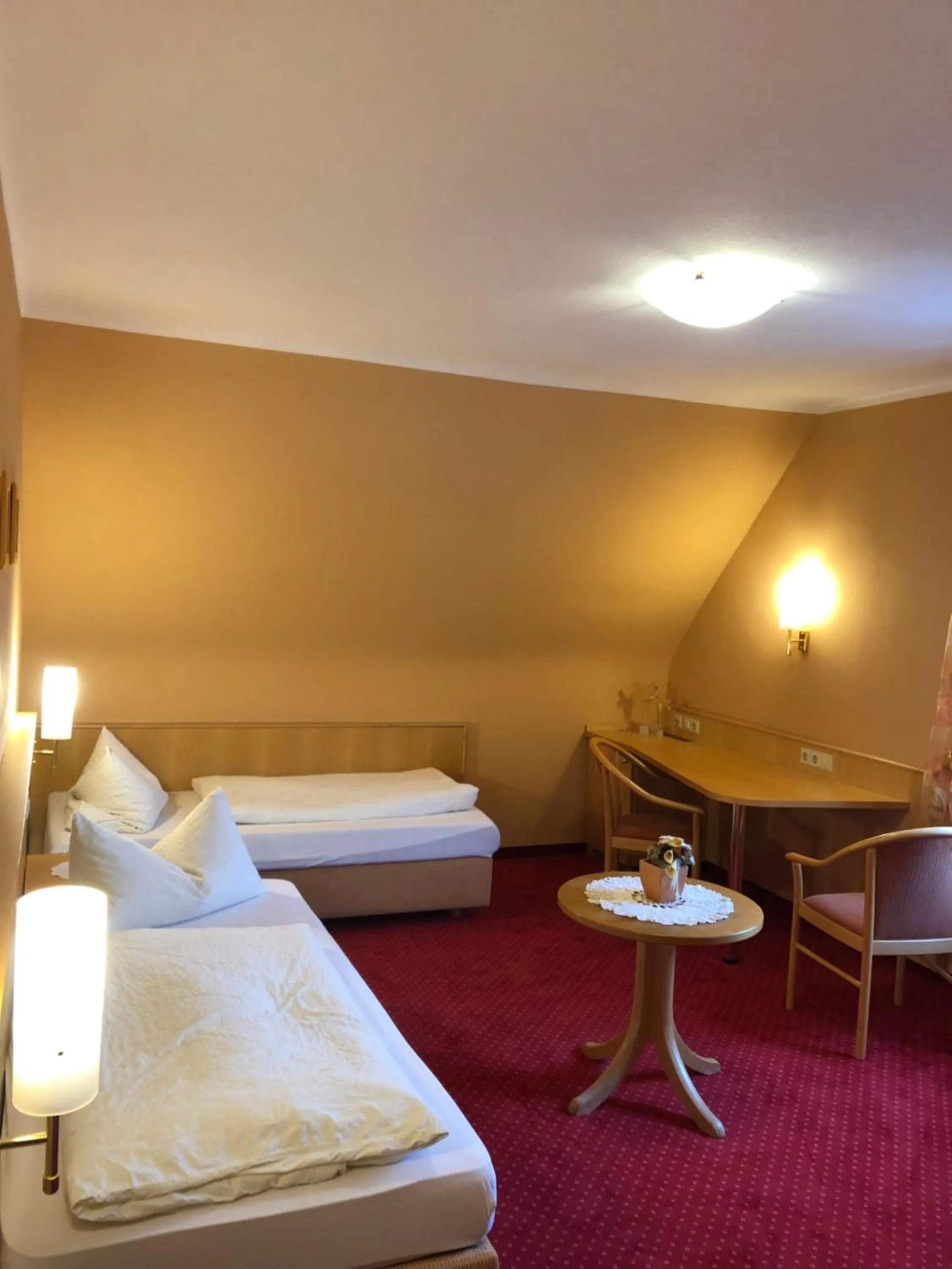 Bed in Hotel-Restaurant Gasthof zum Schützen