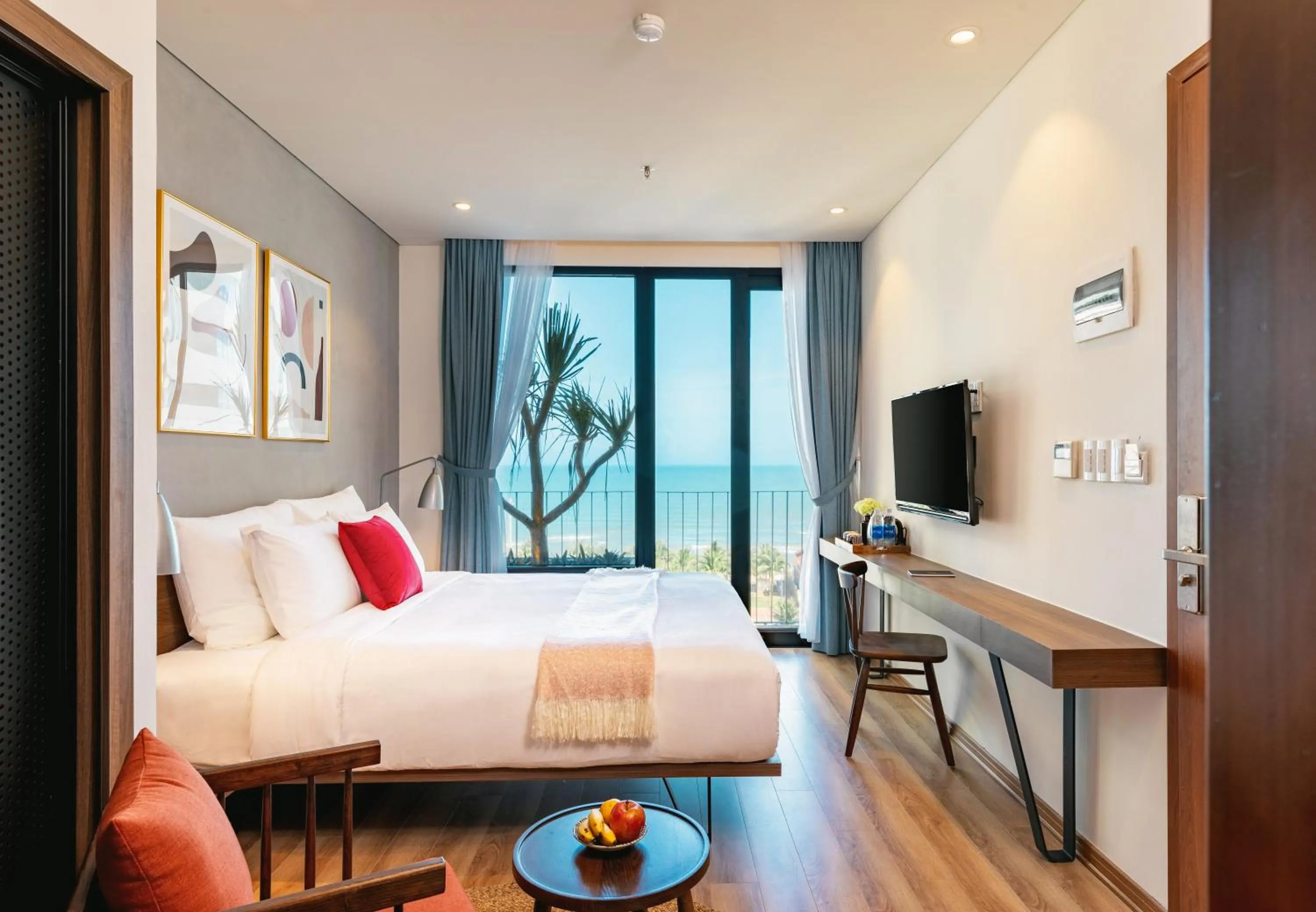 Beach, Bed in The Glomad Boutique Danang