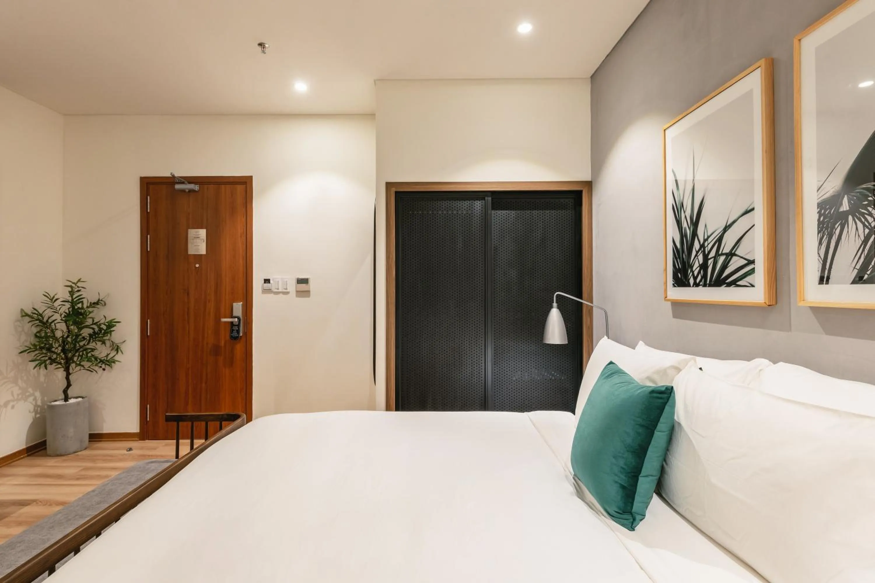 View (from property/room), Bed in The Glomad Boutique Danang