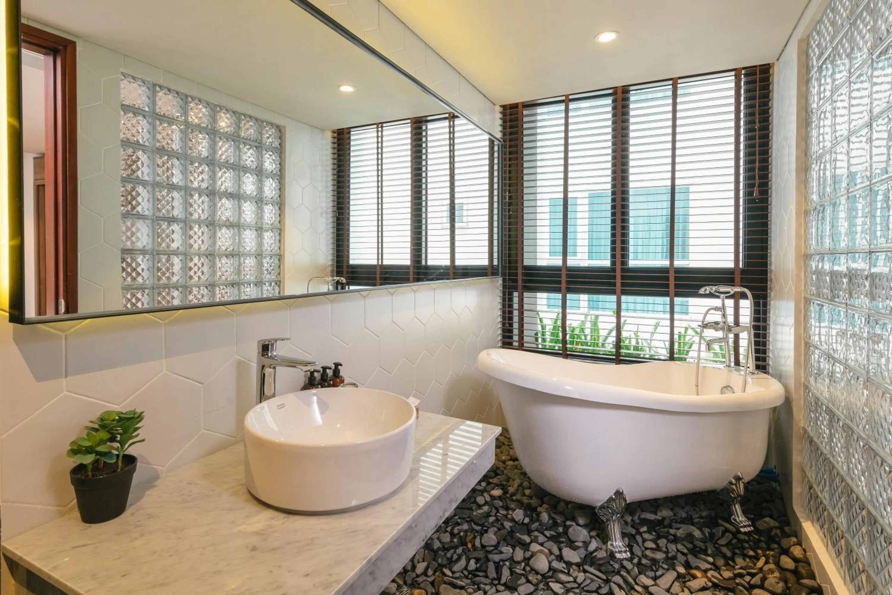 Bath in The Glomad Boutique Danang