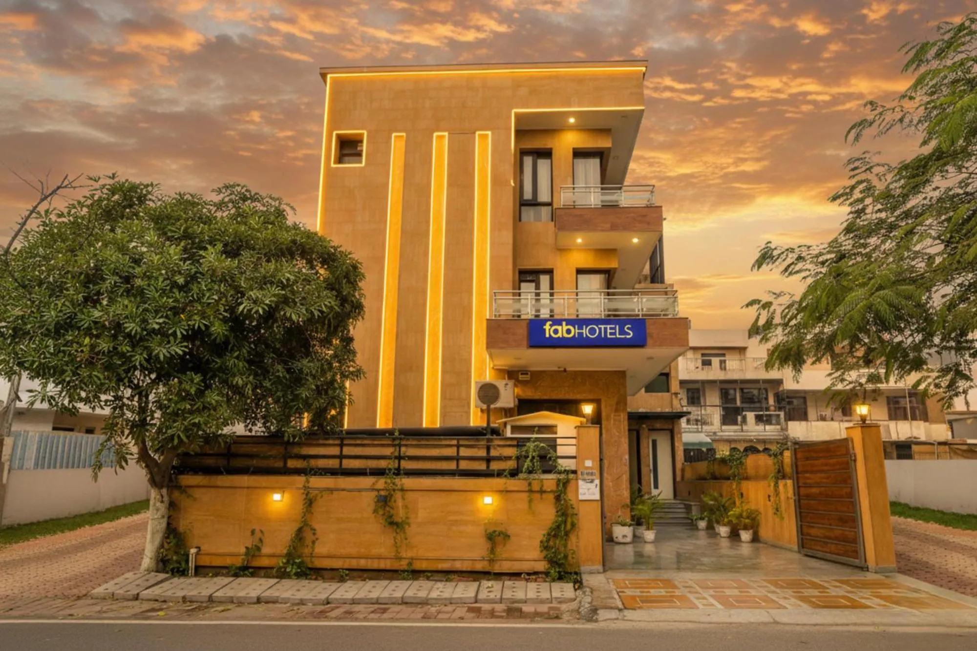 Property building in FabHotel Rallkmas Cyber City