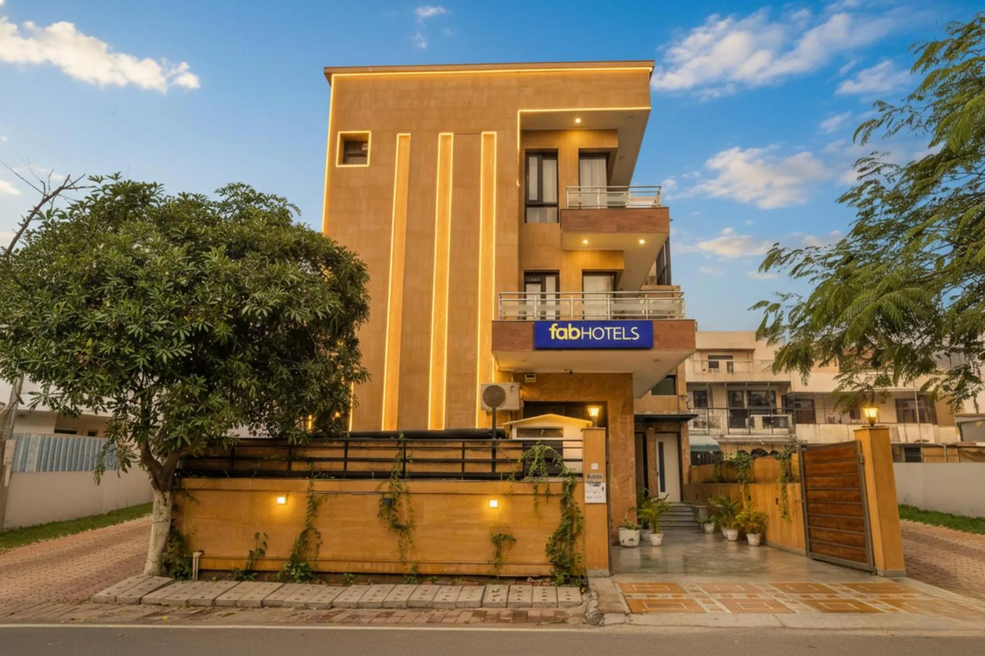 Property building in FabHotel Rallkmas Cyber City