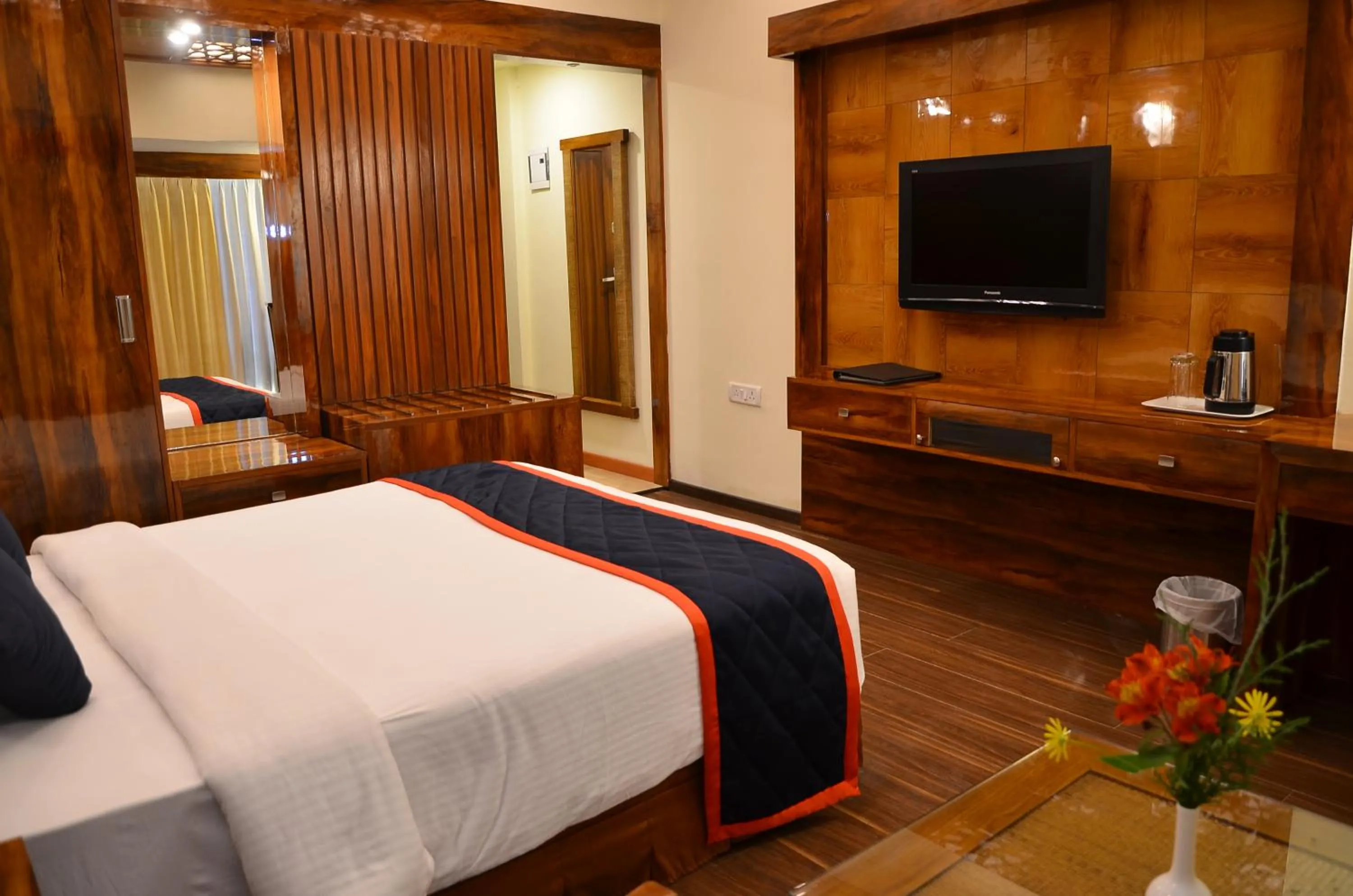 TV and multimedia, Bed in Benzz Park Family Resort Kodaikanal