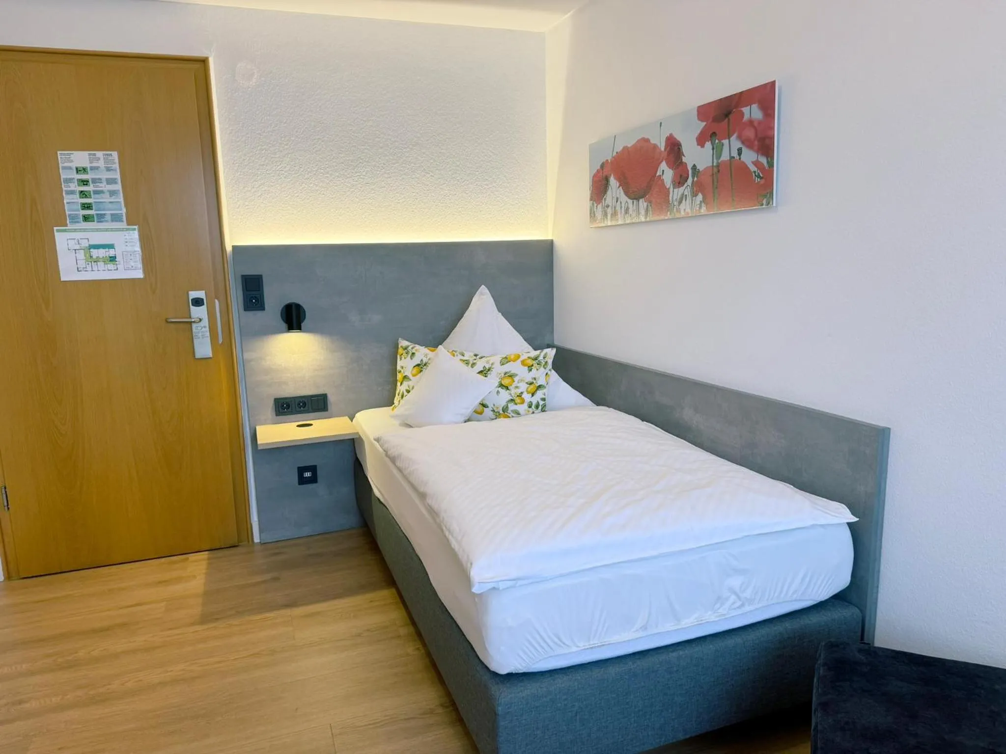 Photo of the whole room, Bed in Hotel Restaurant Thum