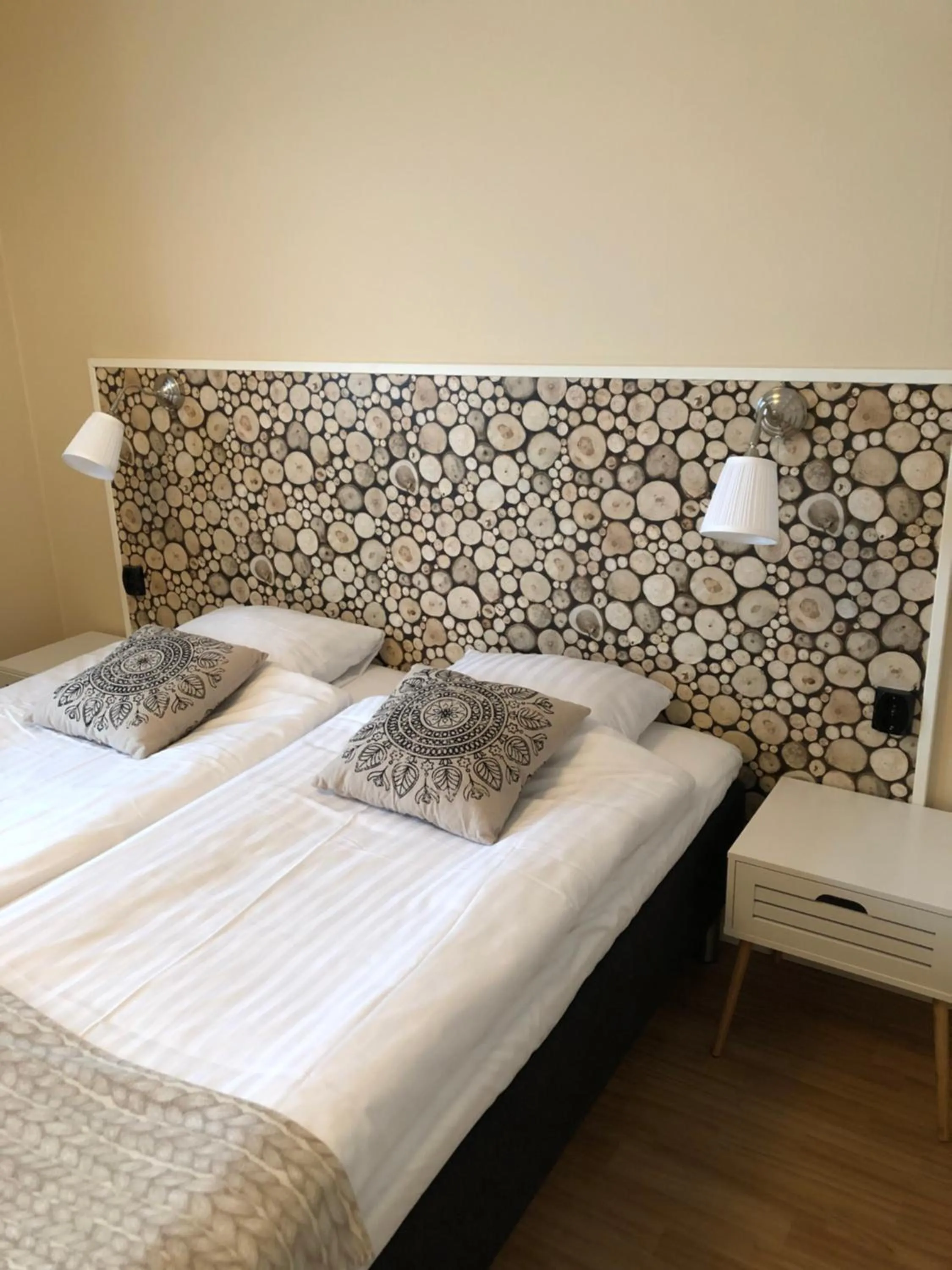 Bed in Docksta Hotell