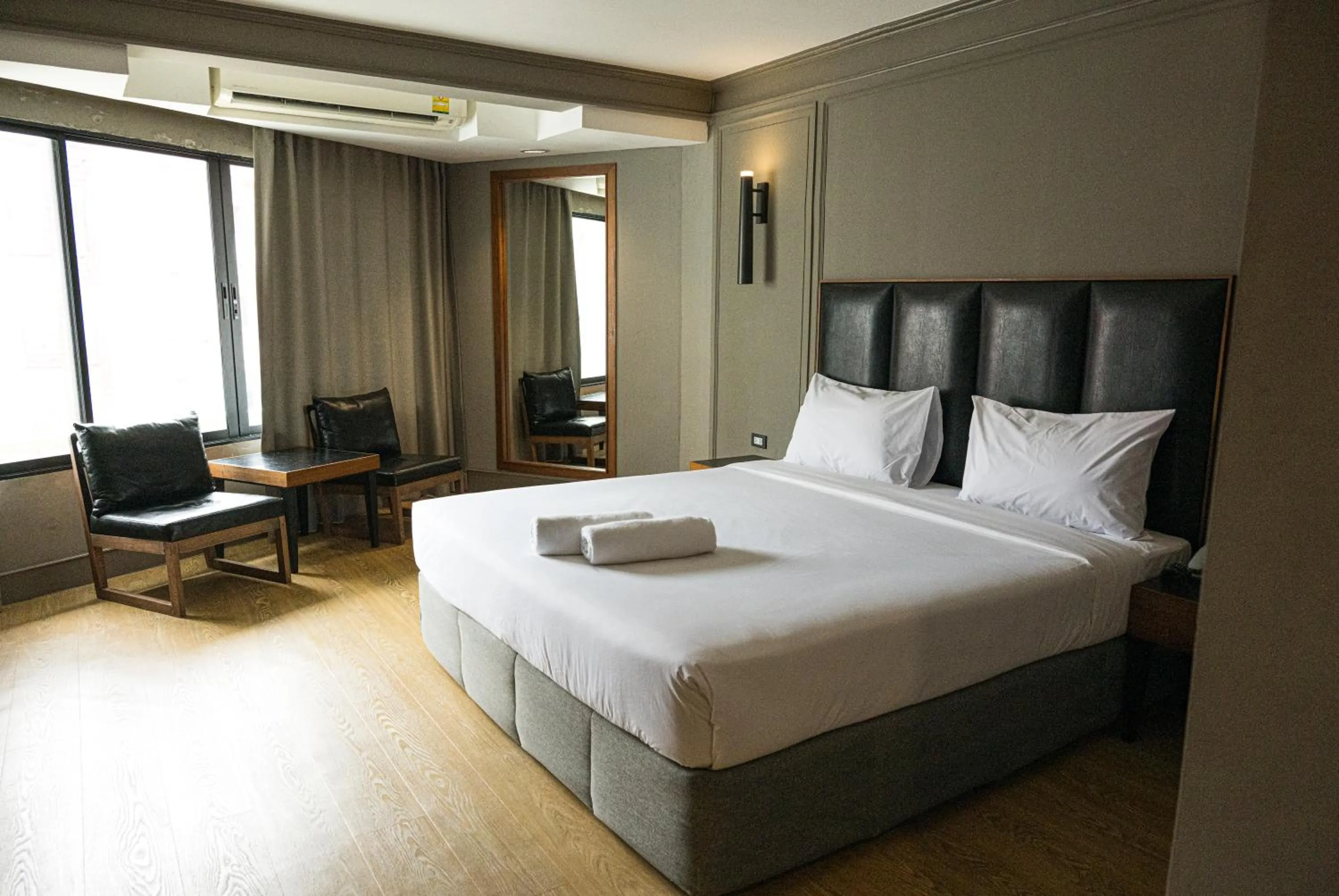 Photo of the whole room, Bed in Marine Plaza Hotel Pattaya