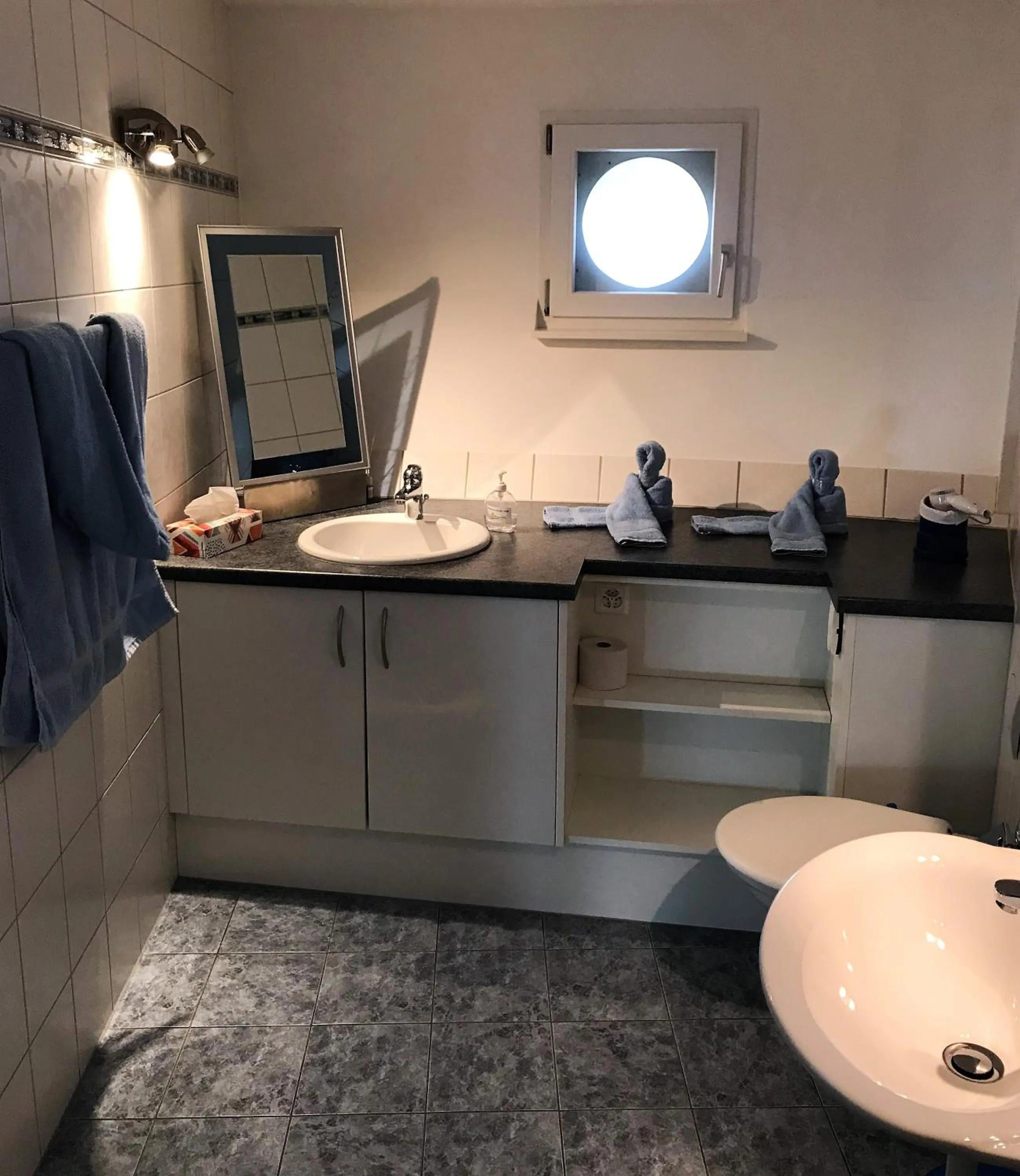 Bathroom in Bergwerksilo Herznach