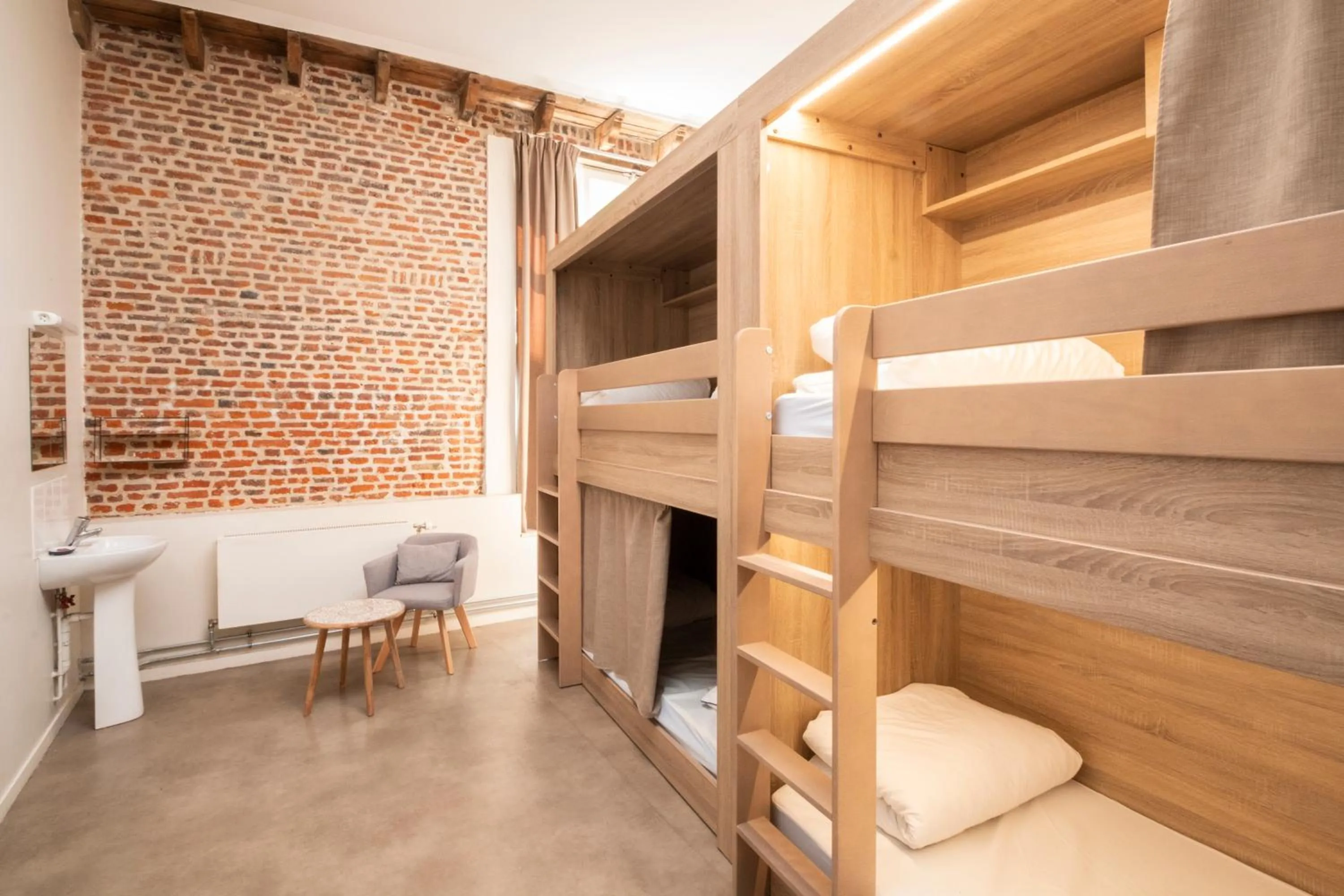 Bedroom, Bed in The People - Lille