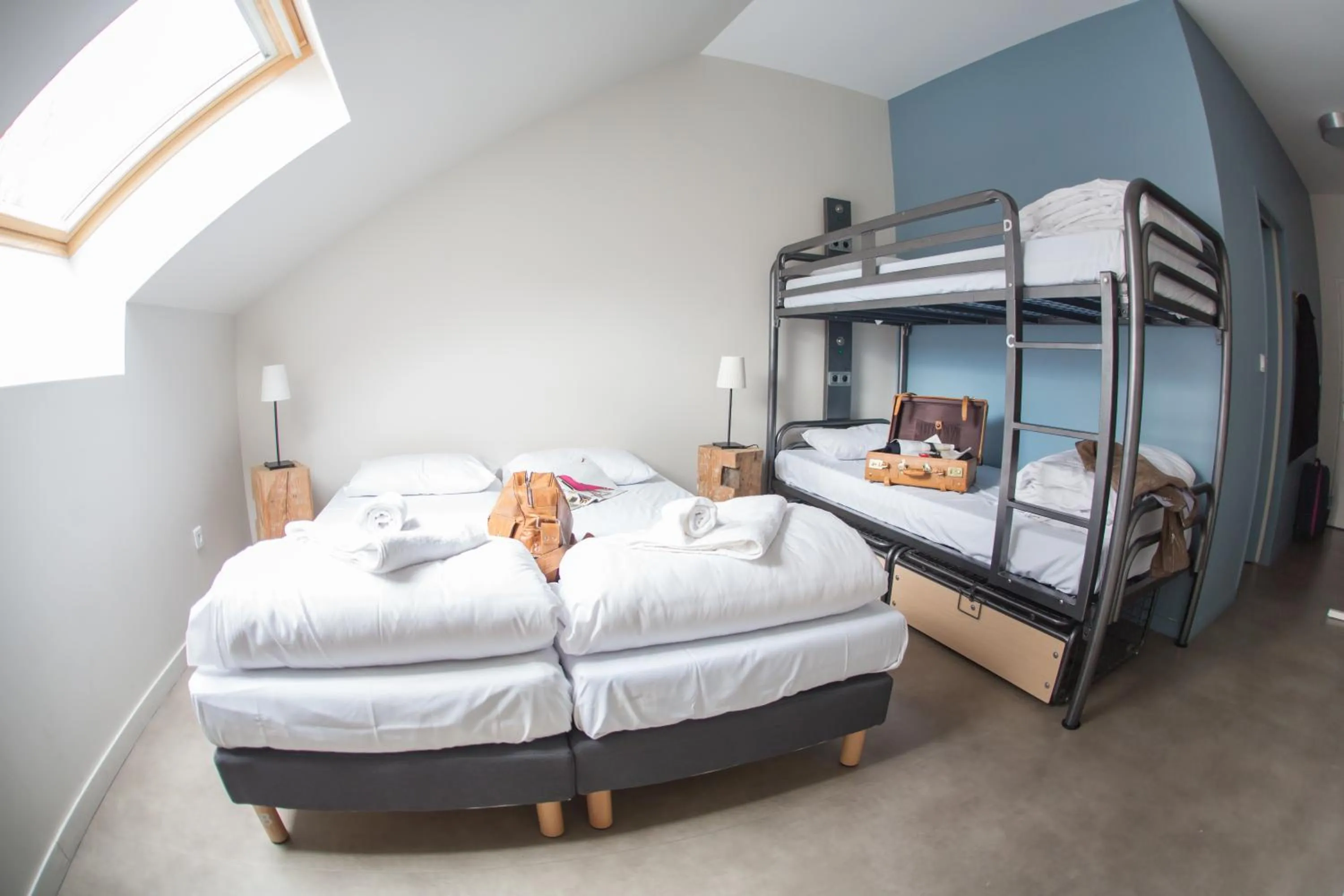 Bedroom, Bed in The People - Lille