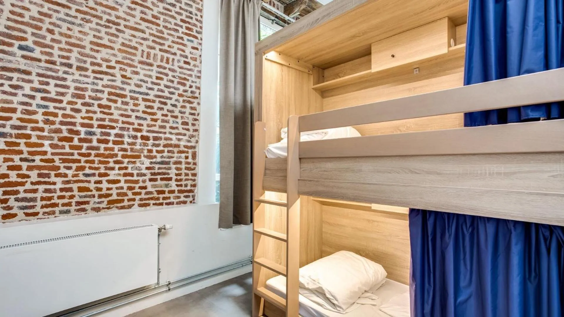 Bedroom, Bed in The People - Lille