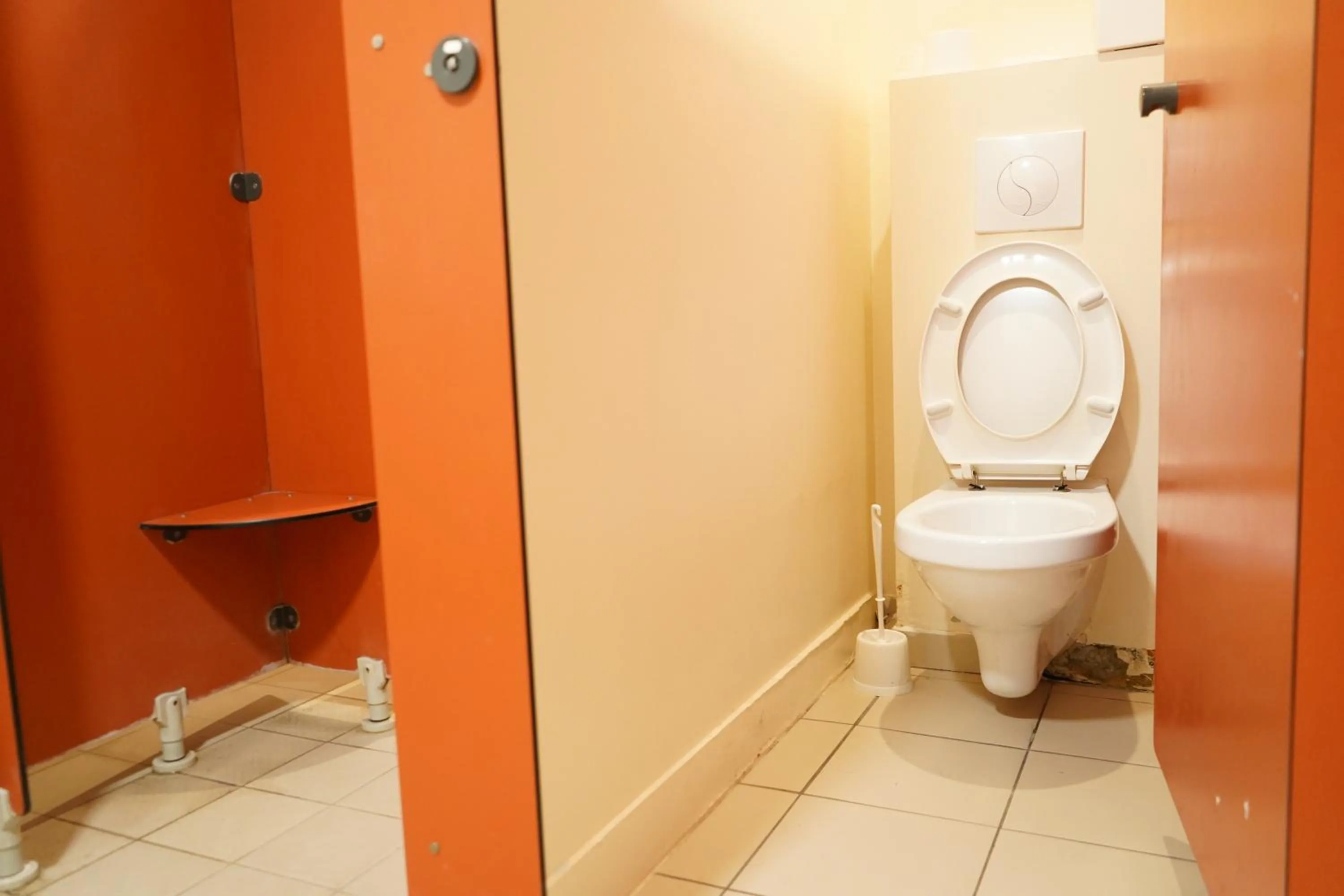 Toilet in The People - Lille