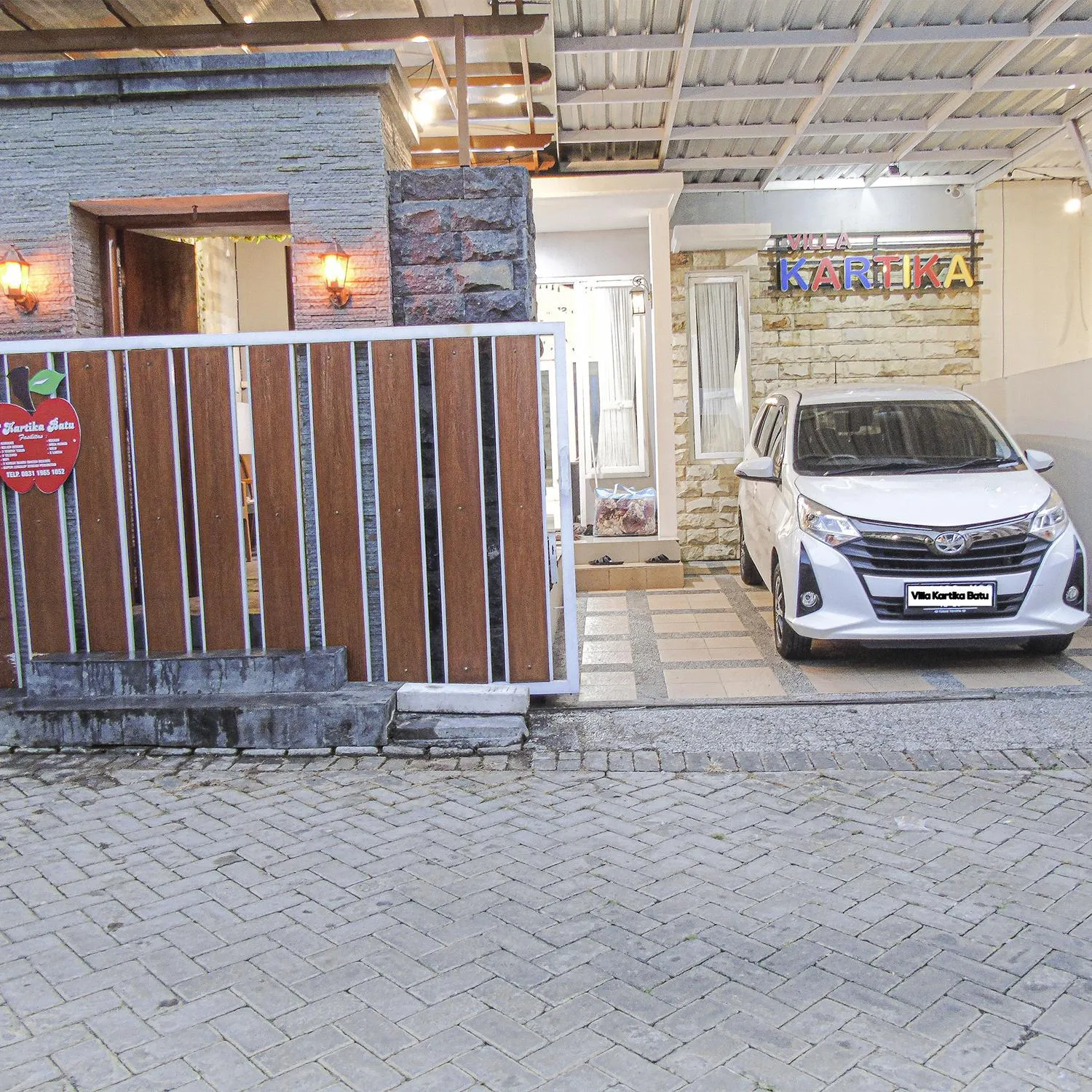 Facade/entrance in Rumah Kartika Batu