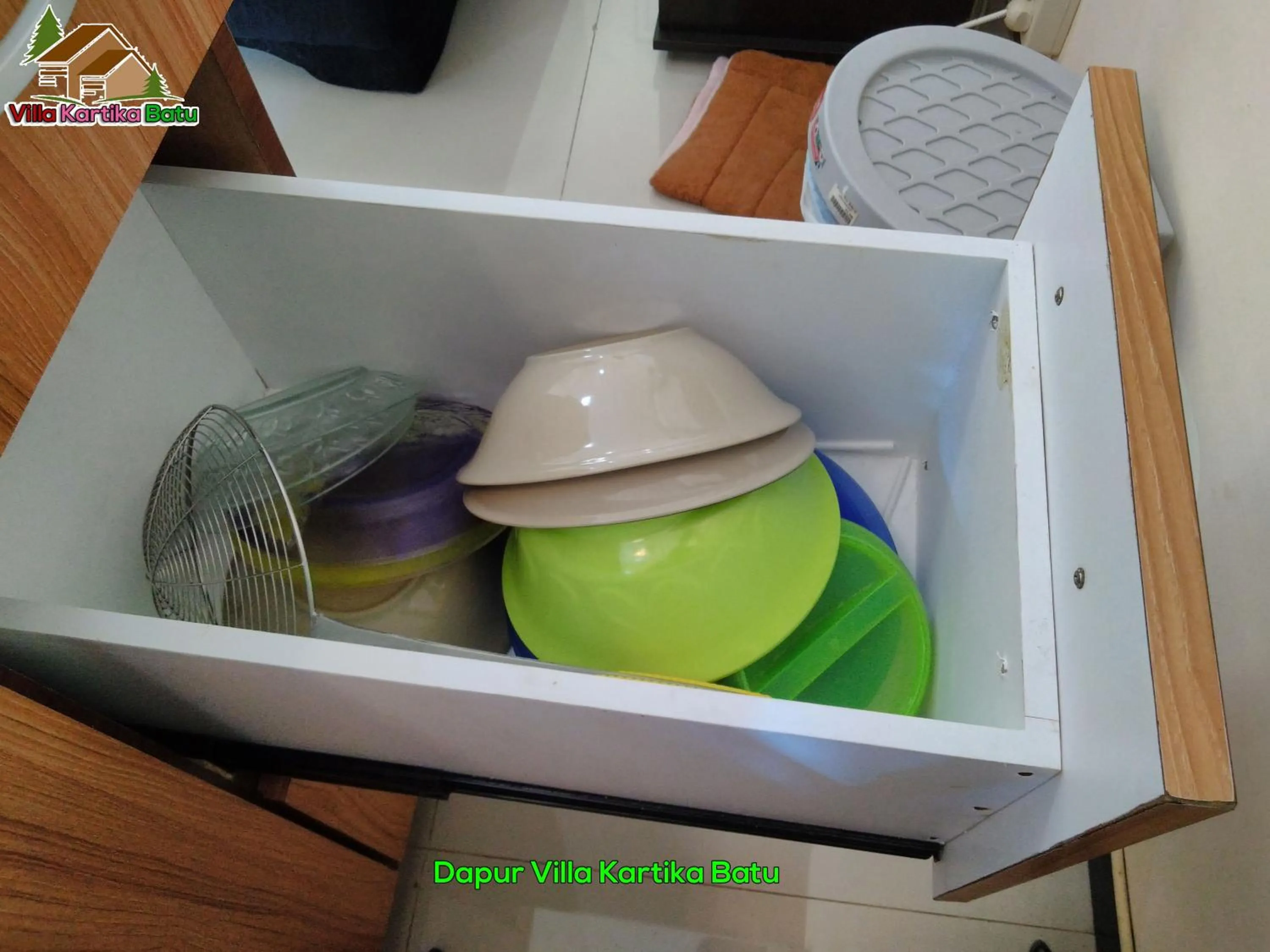 Kitchen or kitchenette in Rumah Kartika Batu