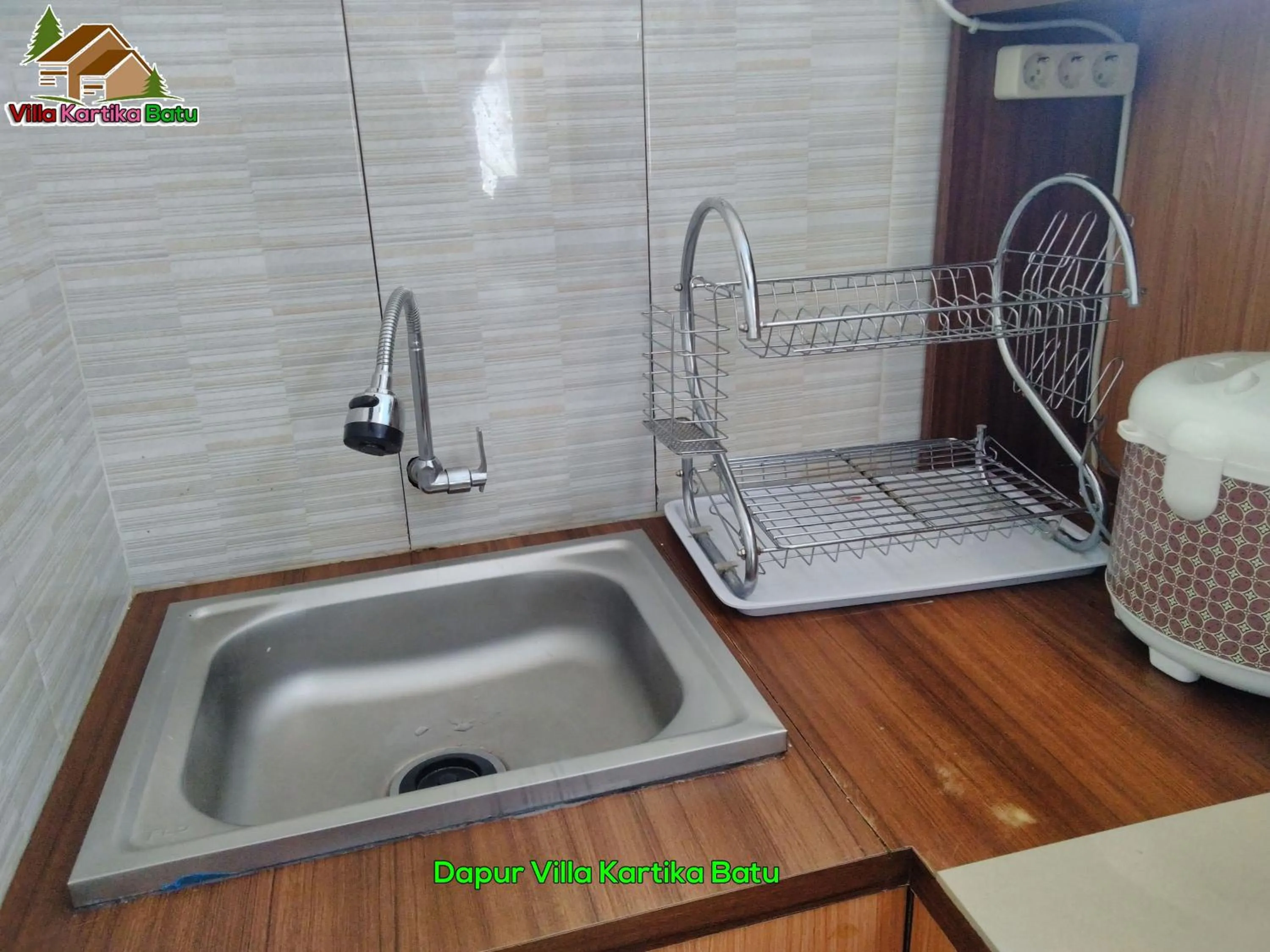 Kitchen or kitchenette in Rumah Kartika Batu