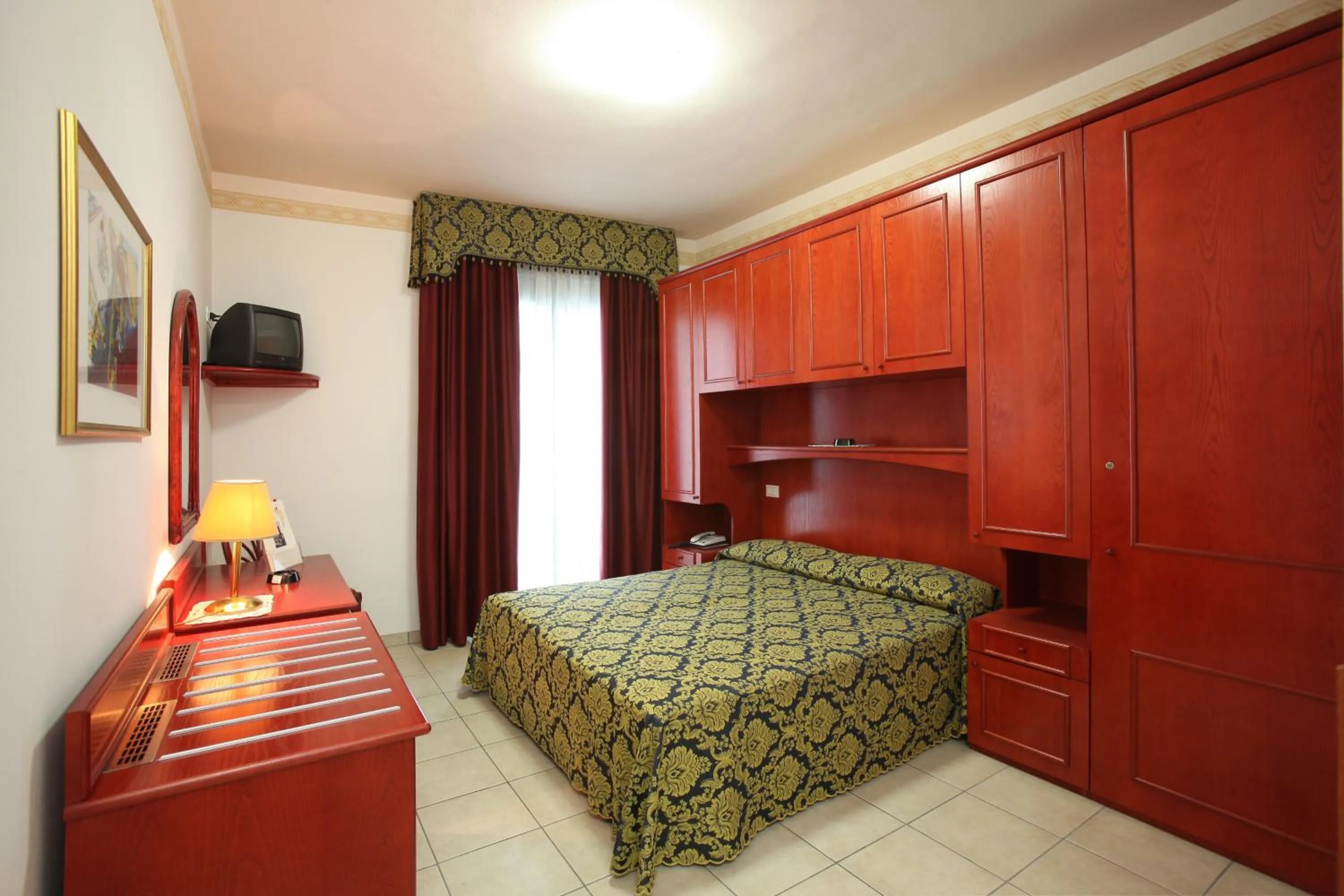 Photo of the whole room, Bed in Hotel Garni San Carlo