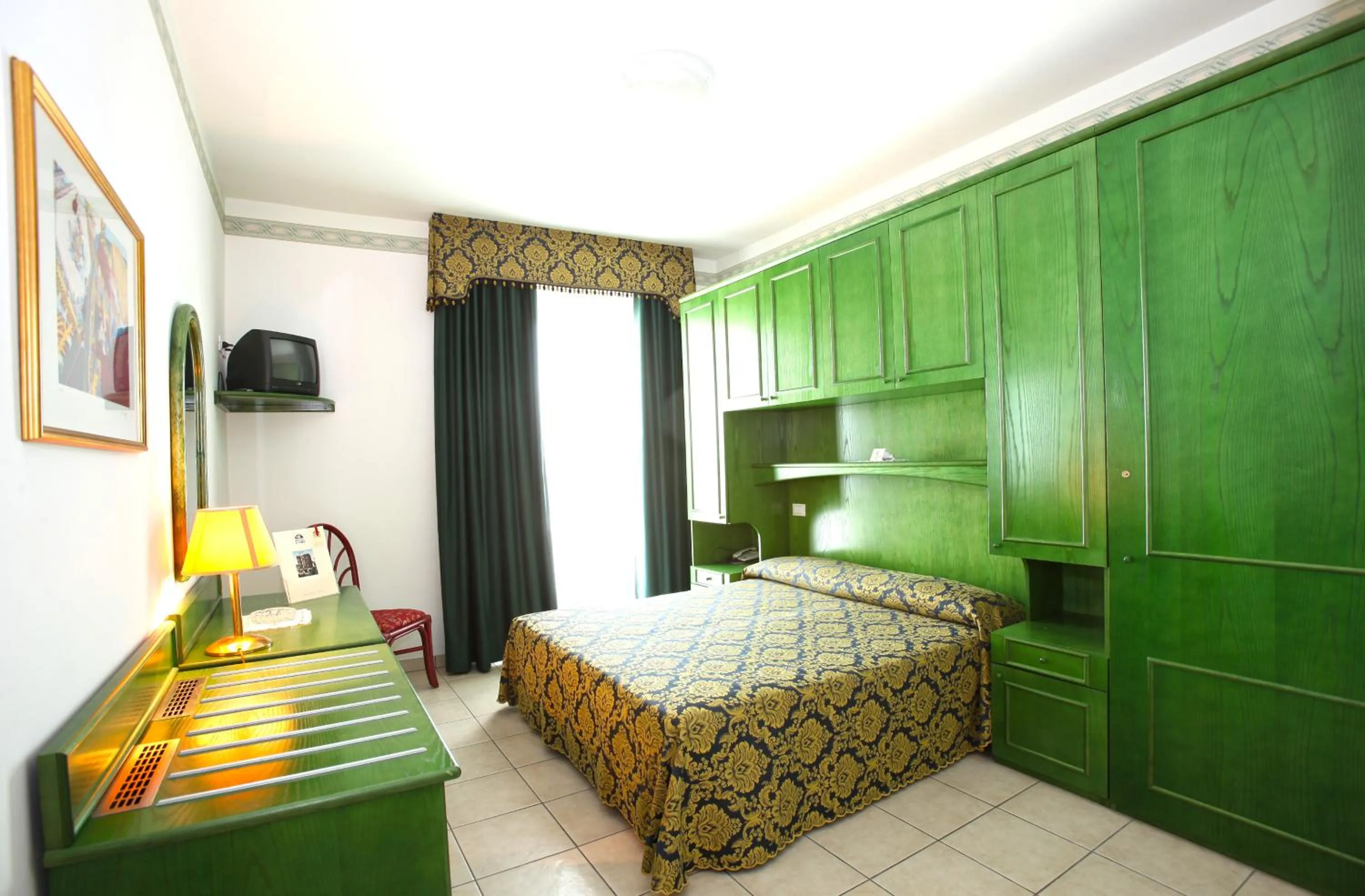 Photo of the whole room, Bed in Hotel Garni San Carlo