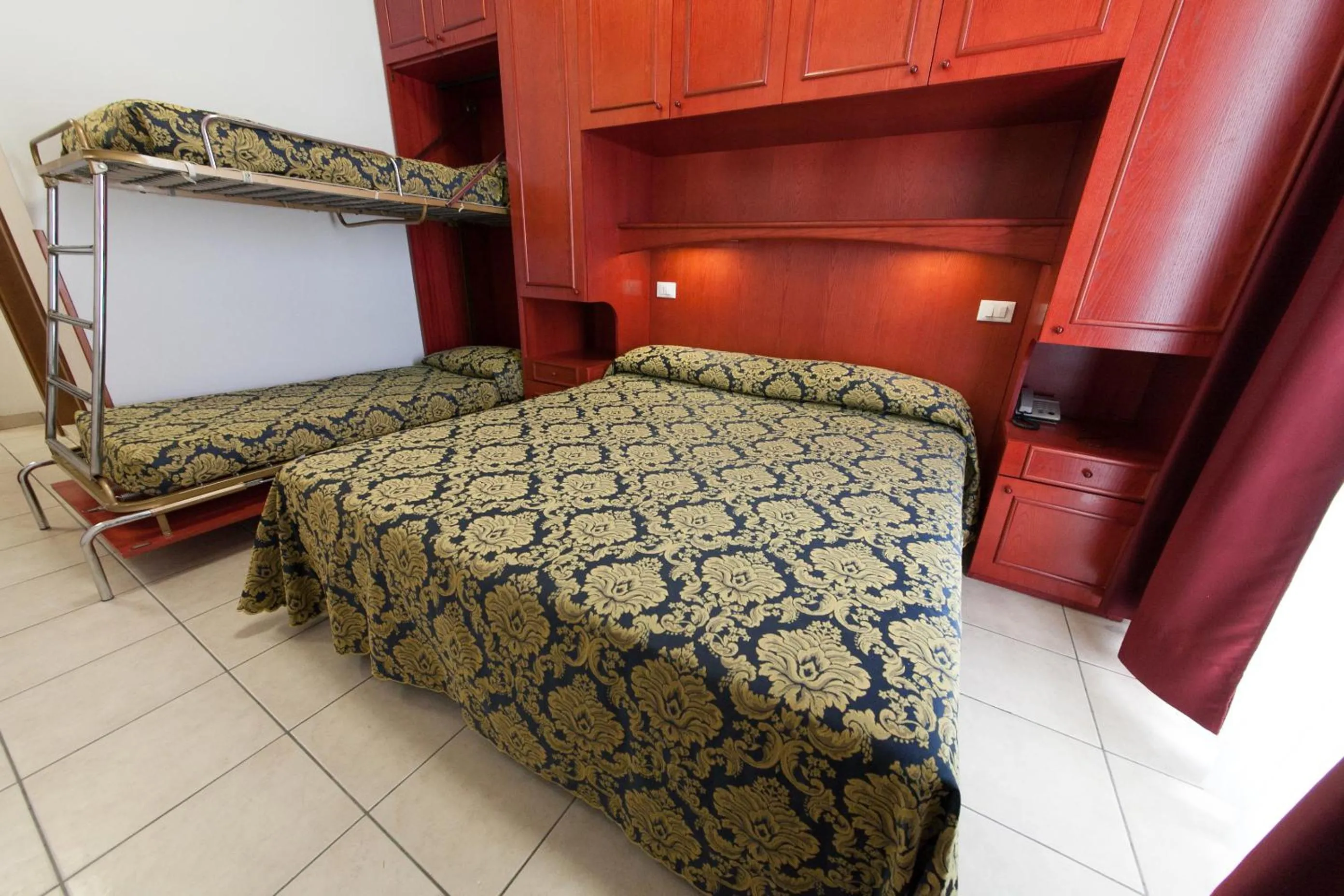 Photo of the whole room, Bed in Hotel Garni San Carlo