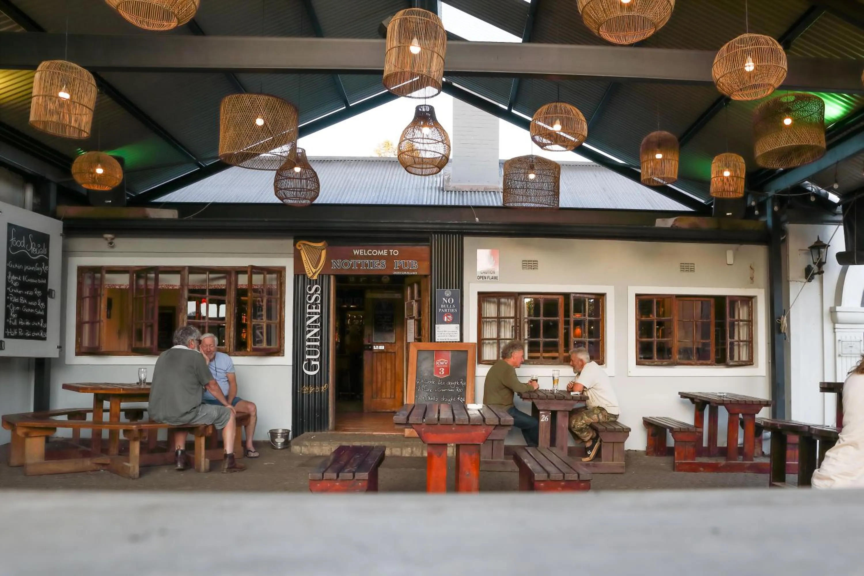 Restaurant/places to eat in The Nottingham Road Hotel