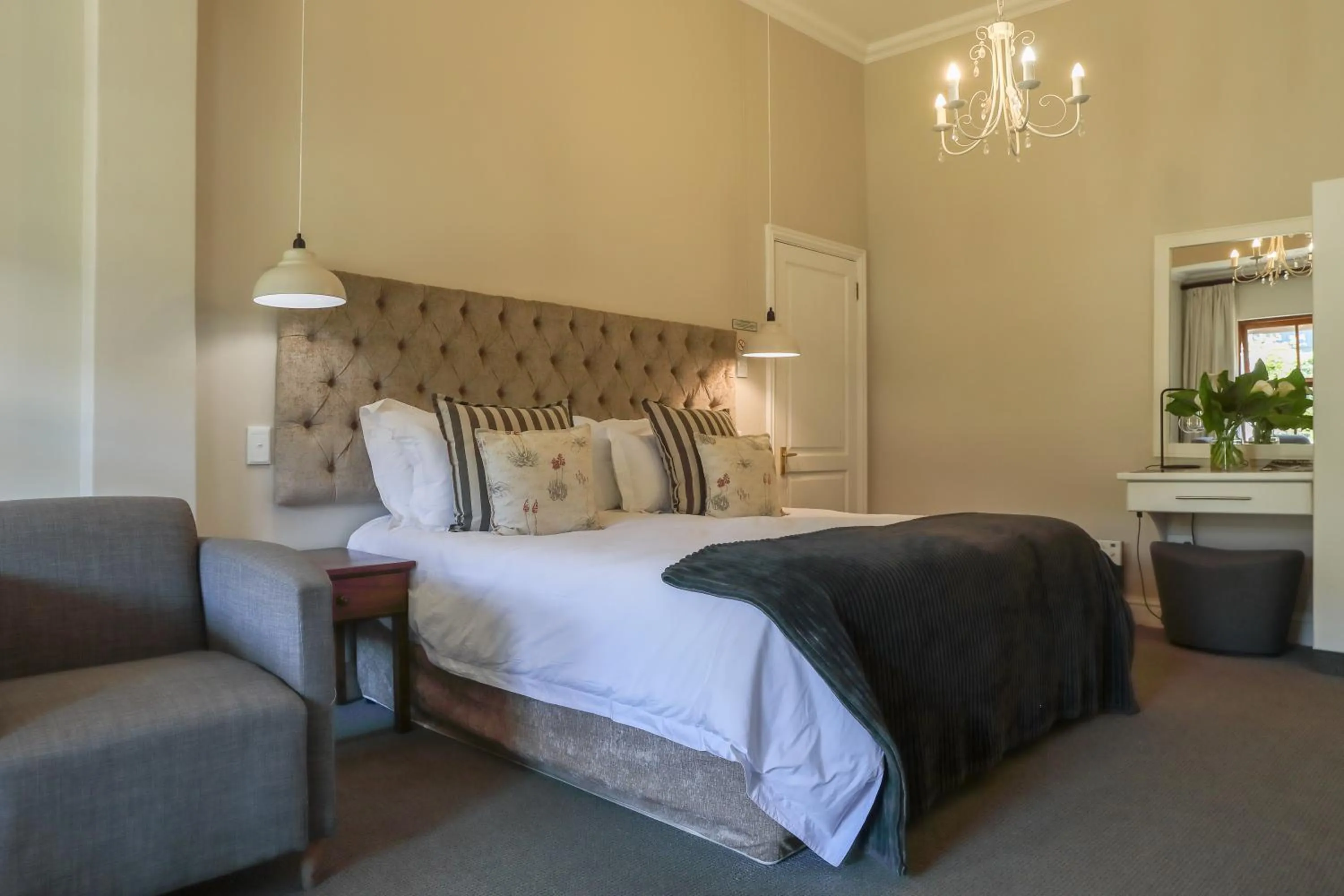 Bed in The Nottingham Road Hotel