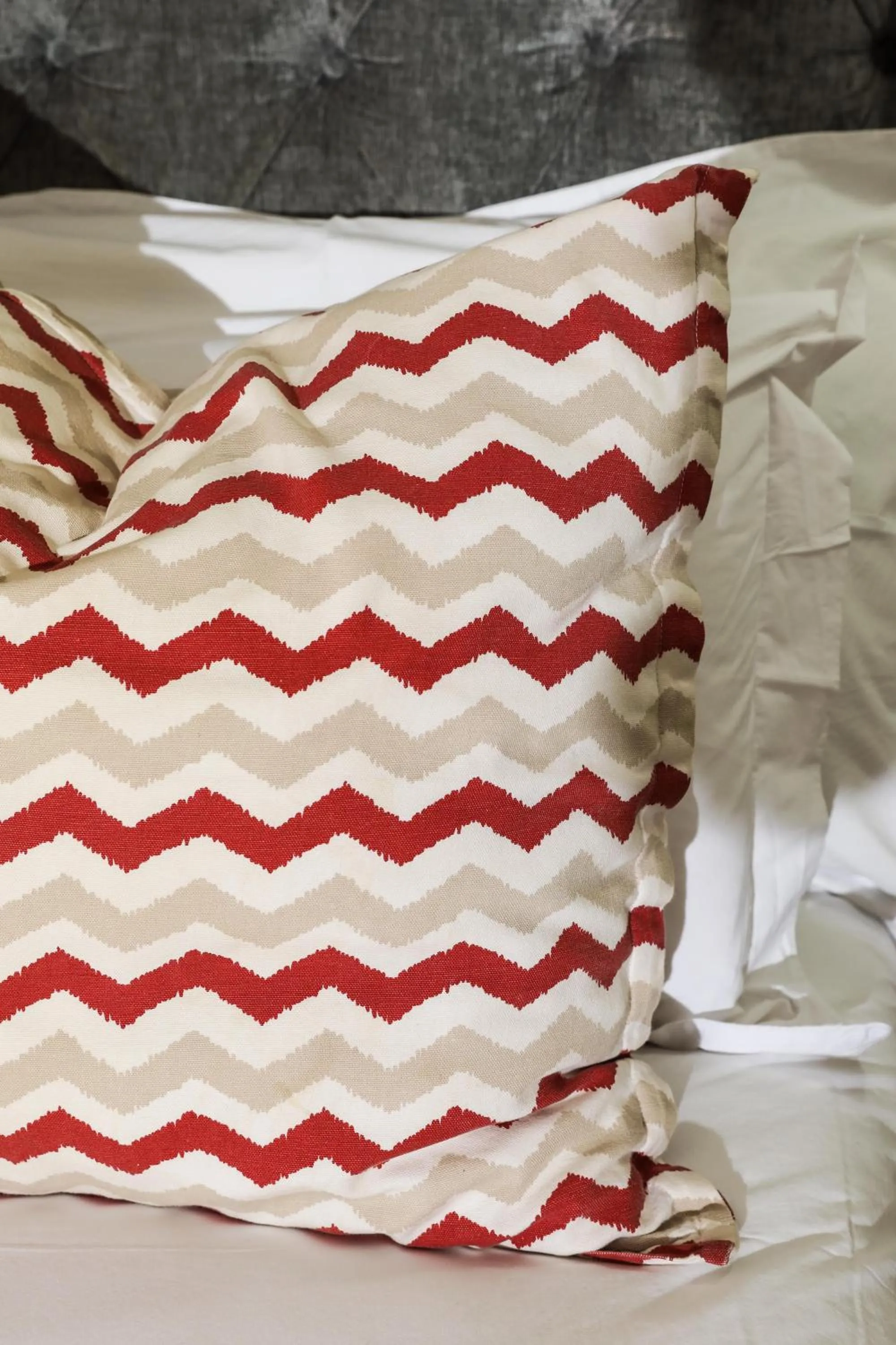 Bed in The Nottingham Road Hotel