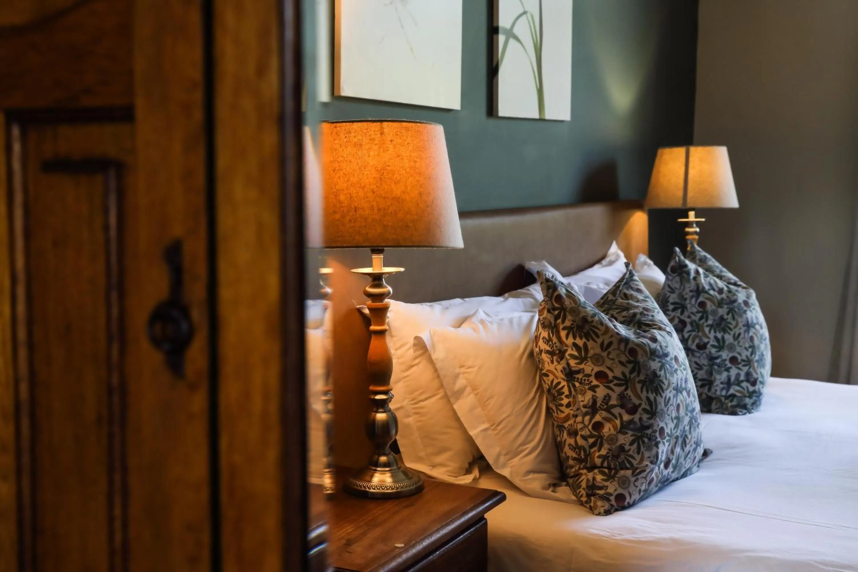 Bed in The Nottingham Road Hotel