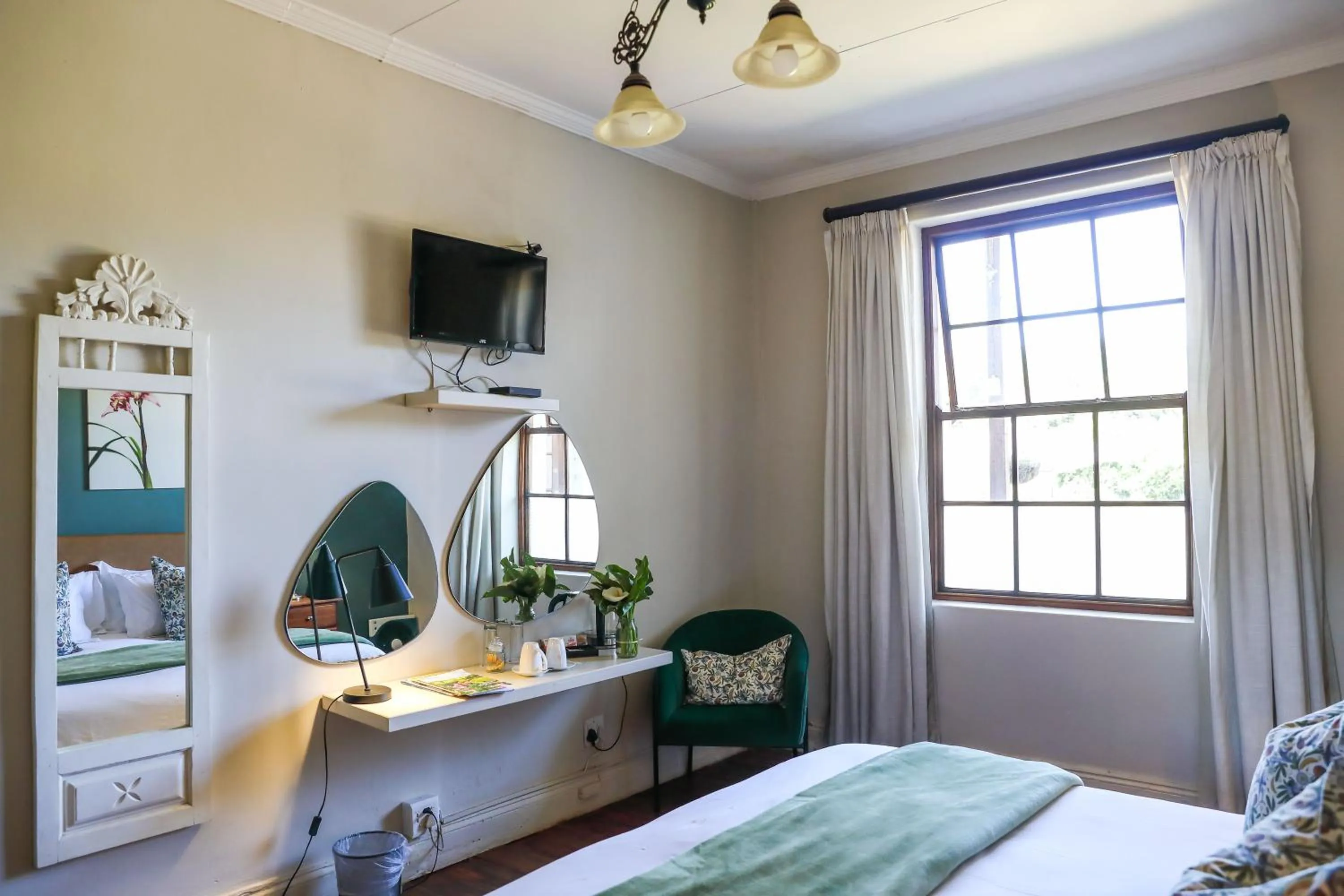 Bed in The Nottingham Road Hotel