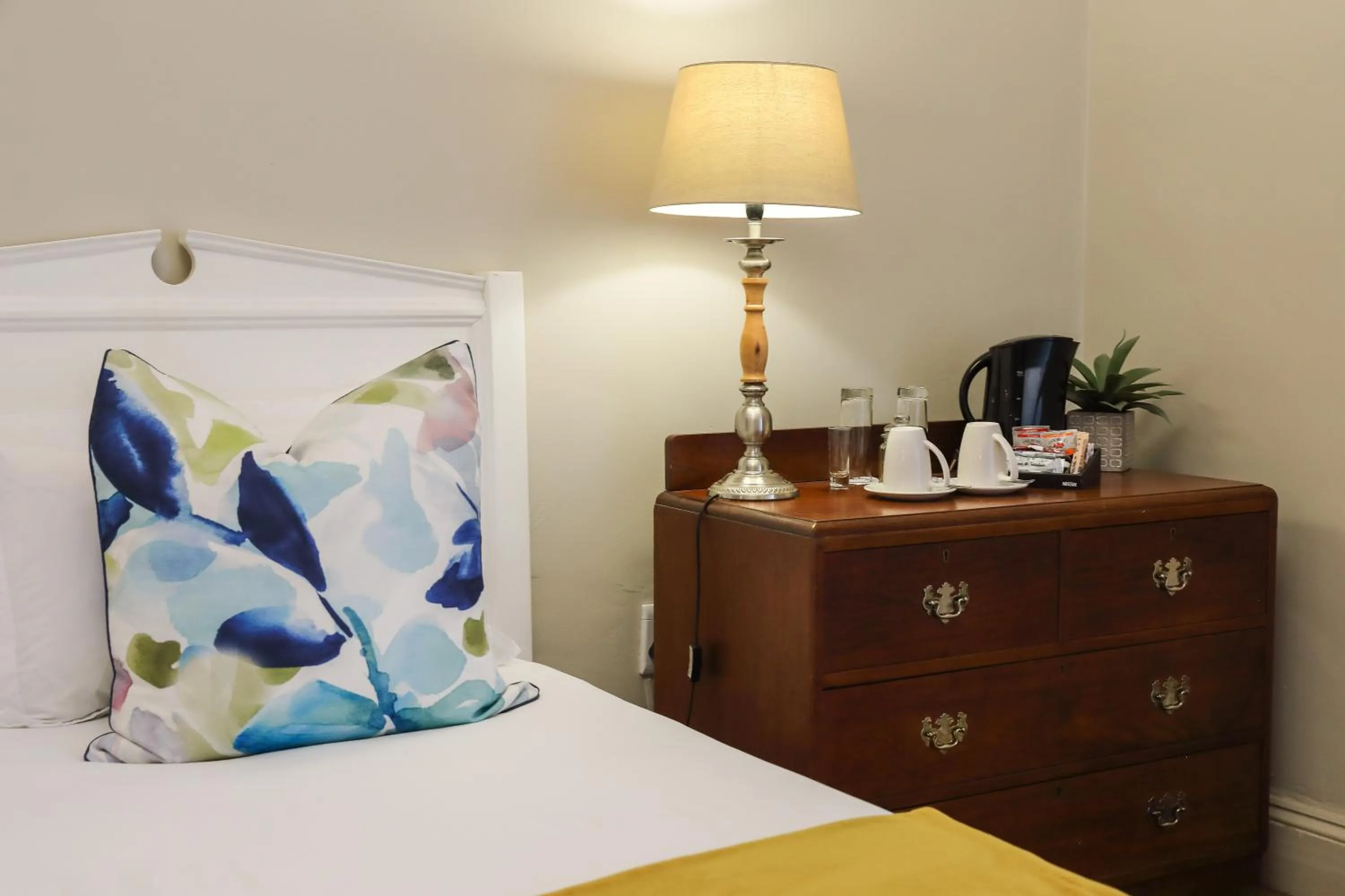 Bed in The Nottingham Road Hotel