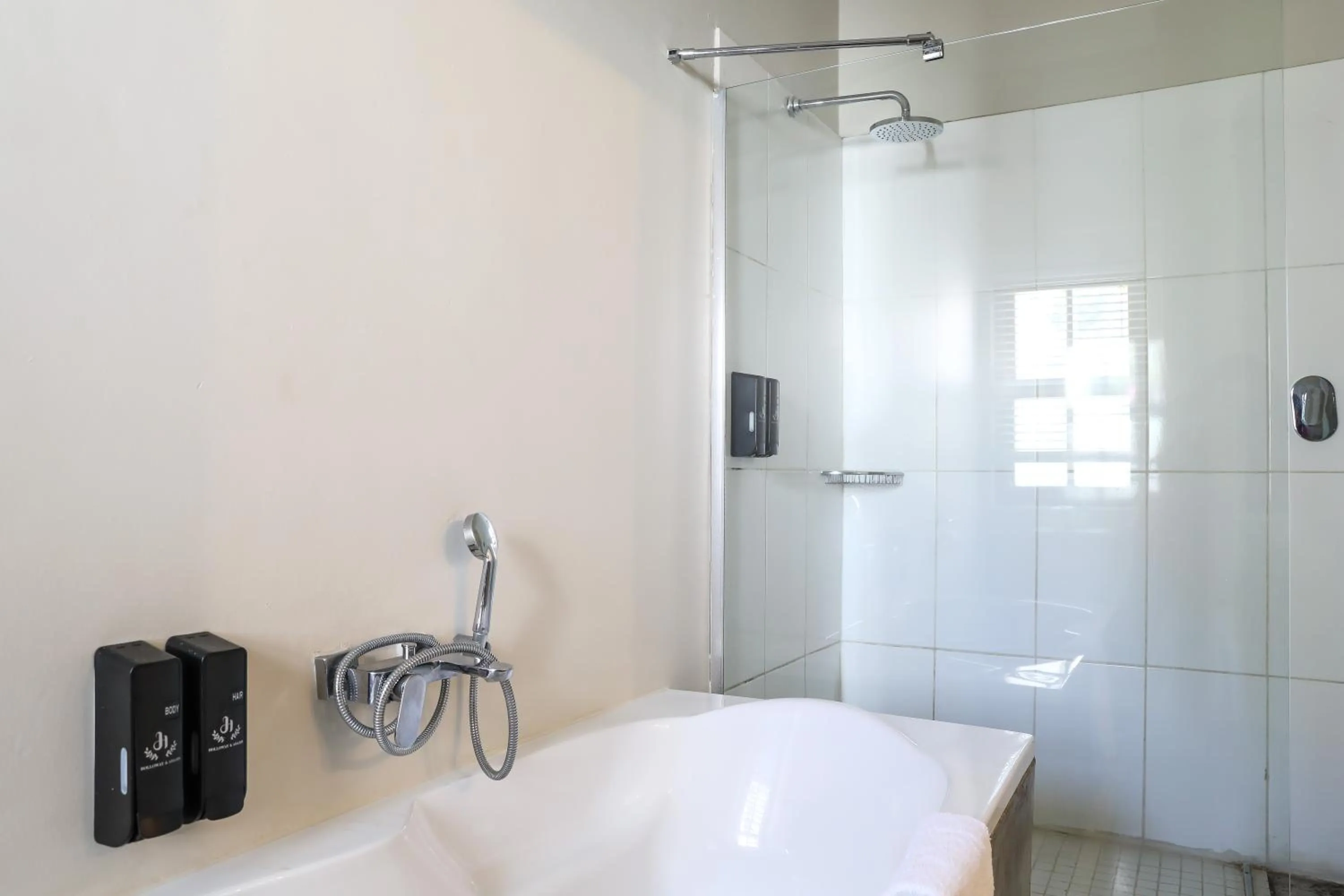 Shower in The Nottingham Road Hotel