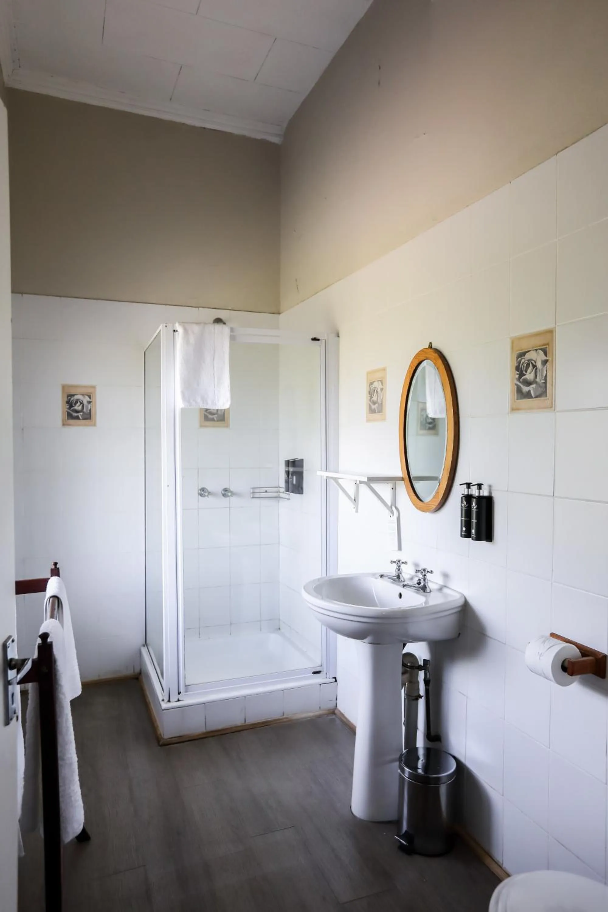 Shower in The Nottingham Road Hotel