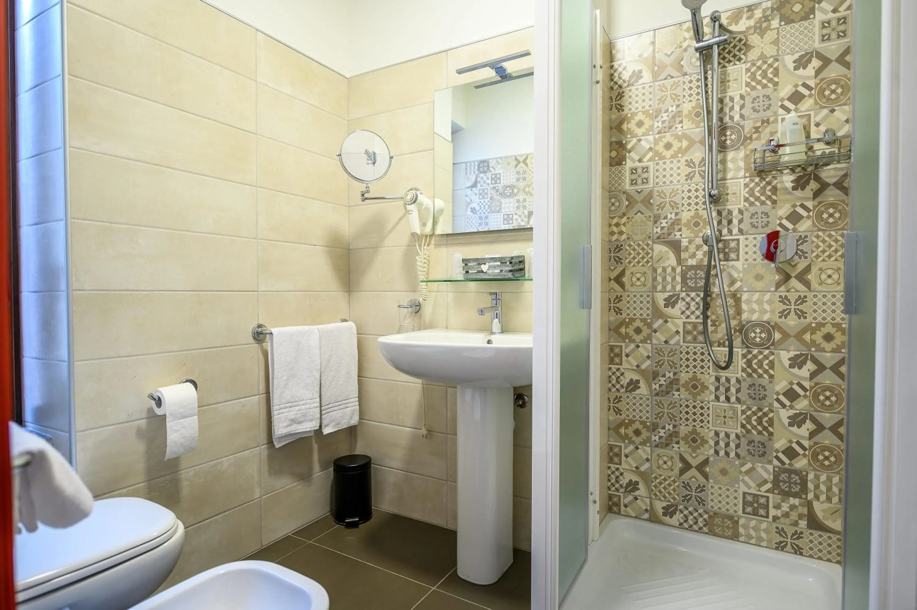 Hotel & Apartments " Perpoin "