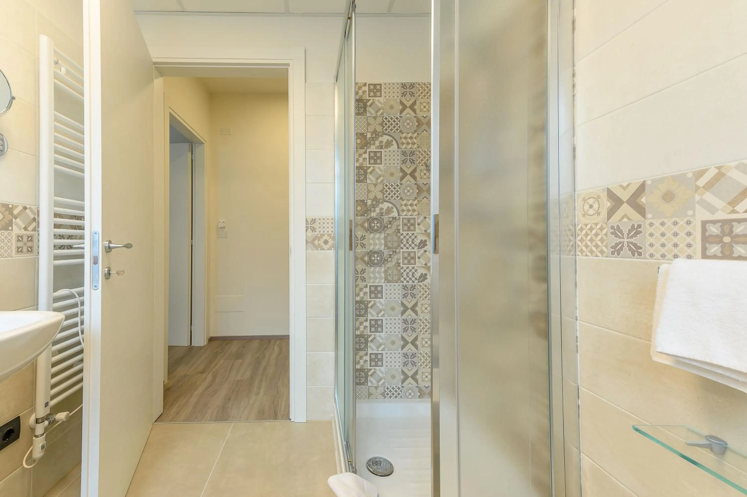 Hotel & Apartments " Perpoin "