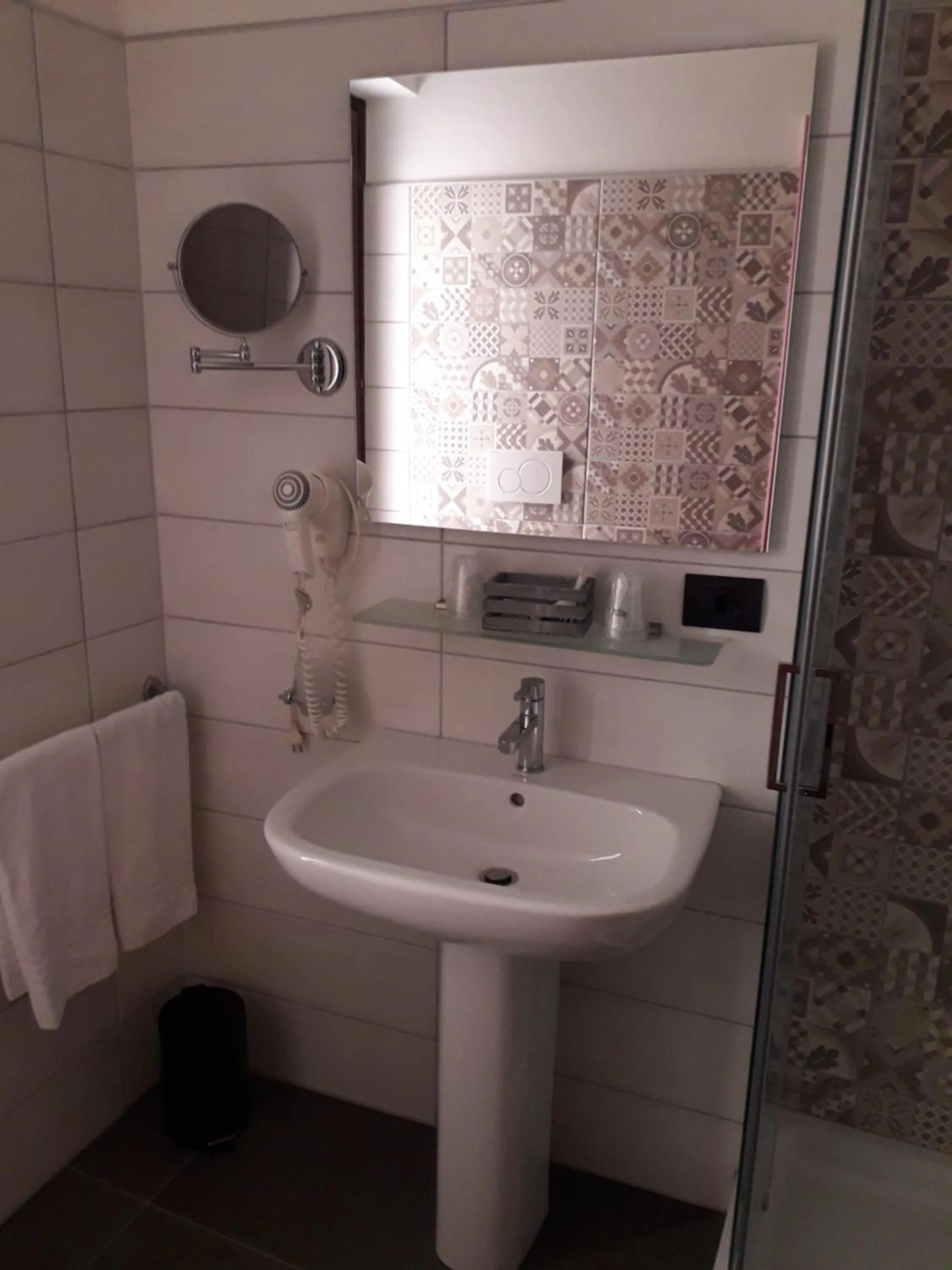 Hotel & Apartments " Perpoin "