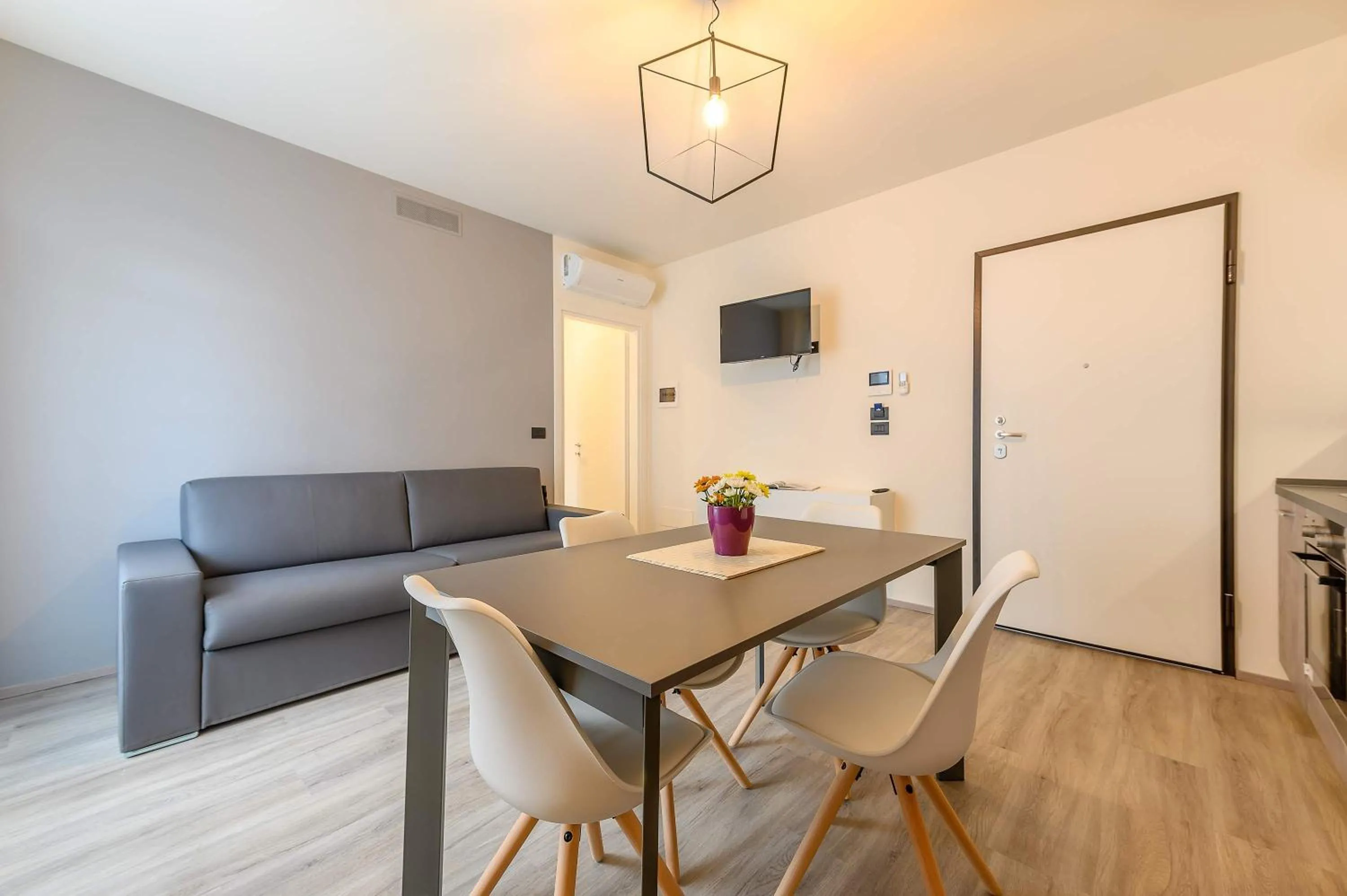 Hotel & Apartments " Perpoin "