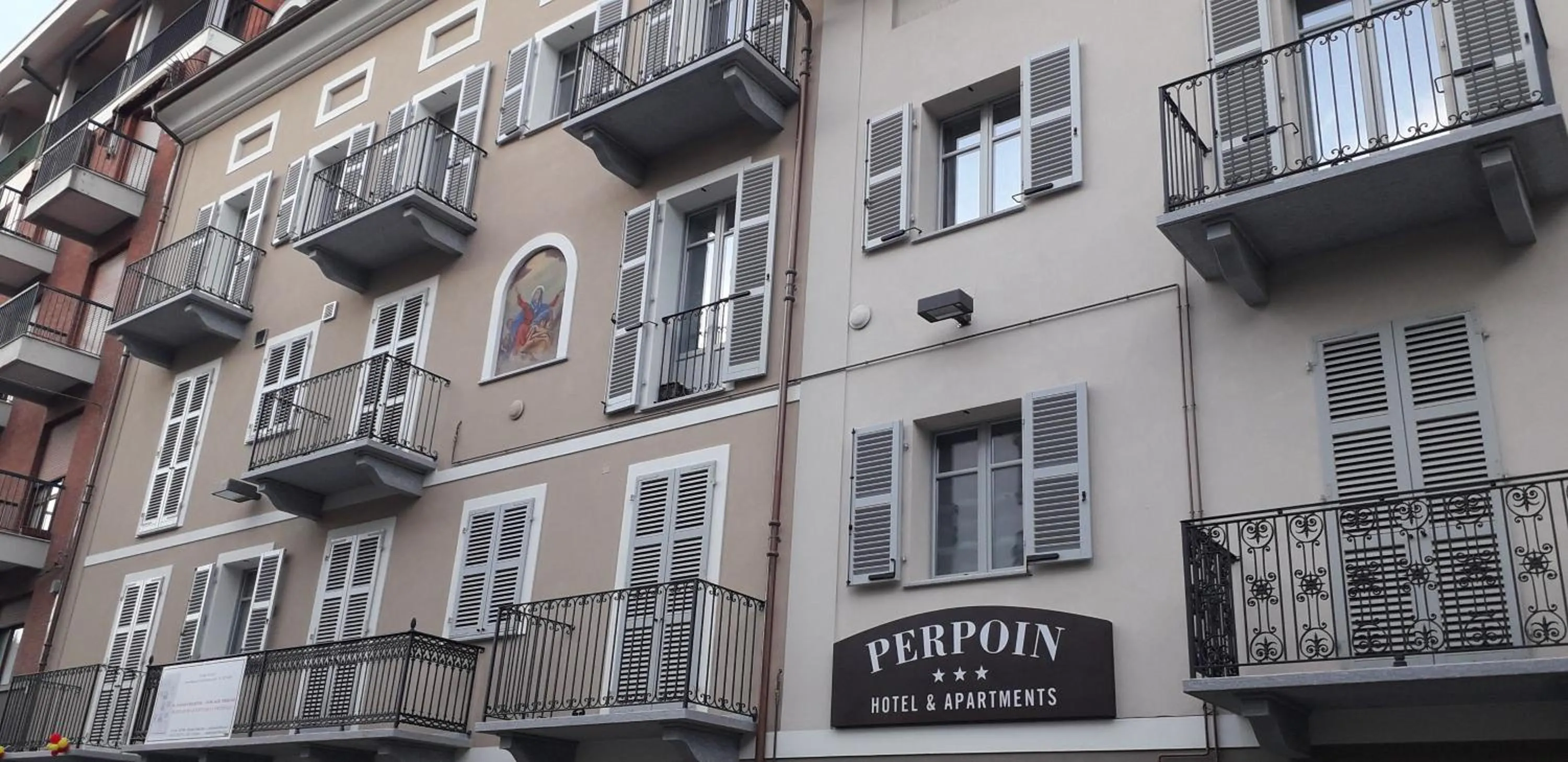 Property building in Hotel & Apartments " Perpoin "