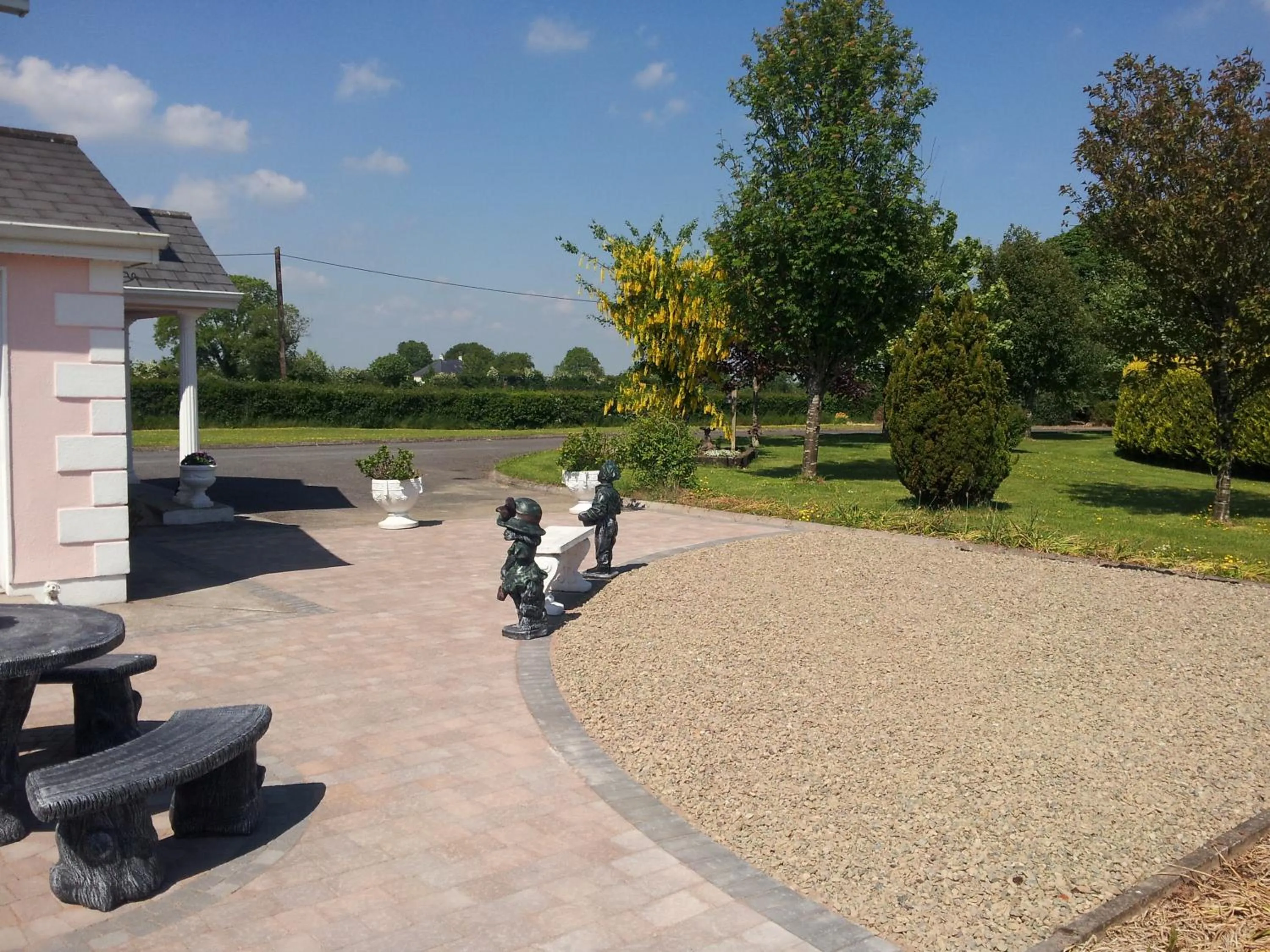 Garden in Tir Na Nog B&B