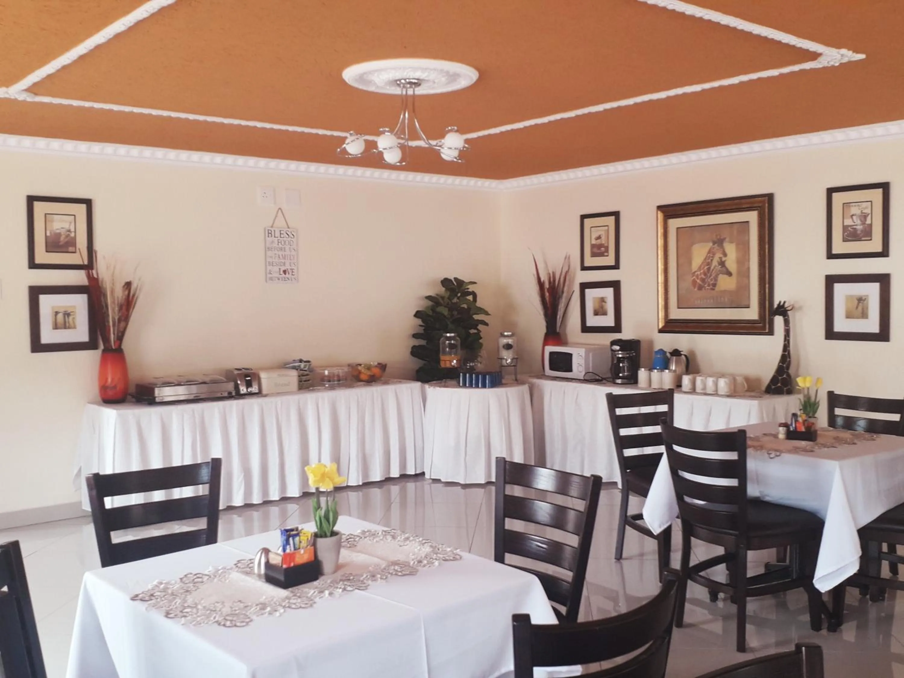 Restaurant/places to eat in Ecotel Southgate